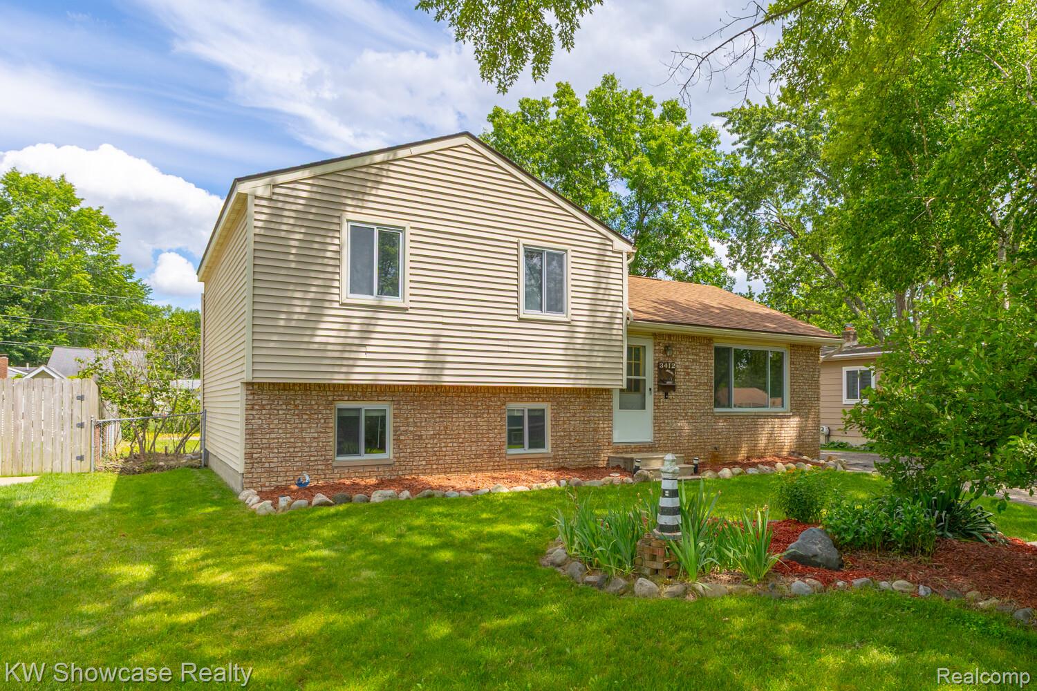 3412, Clarice, Highland, Michigan, 48356