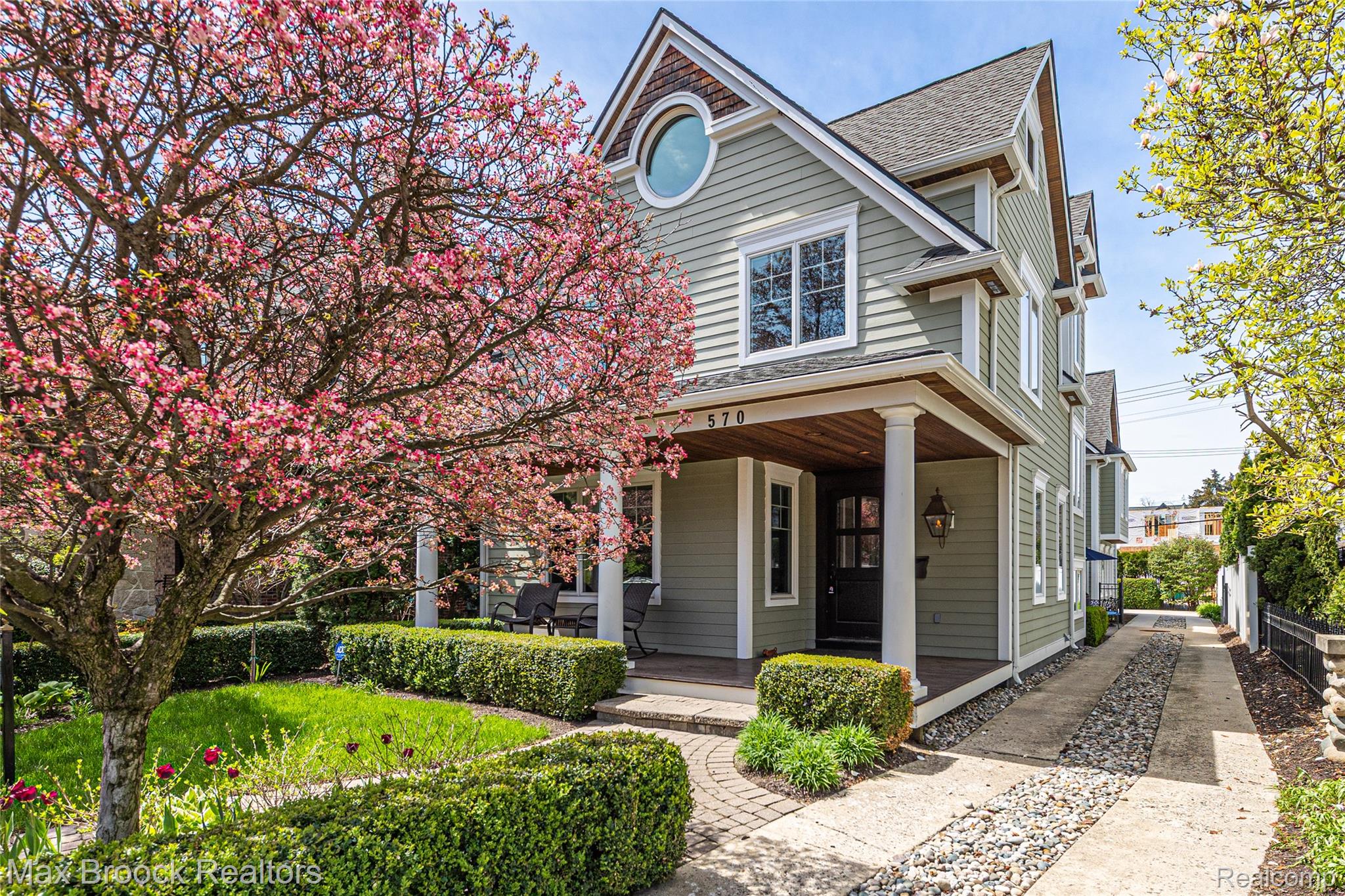 570, Pierce, Birmingham, Michigan, 48009