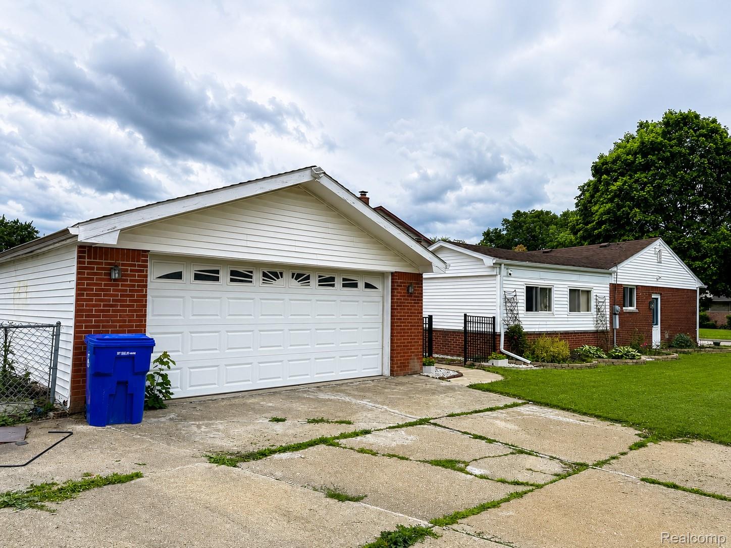 33564, Vista Way, Fraser, Michigan, 48026