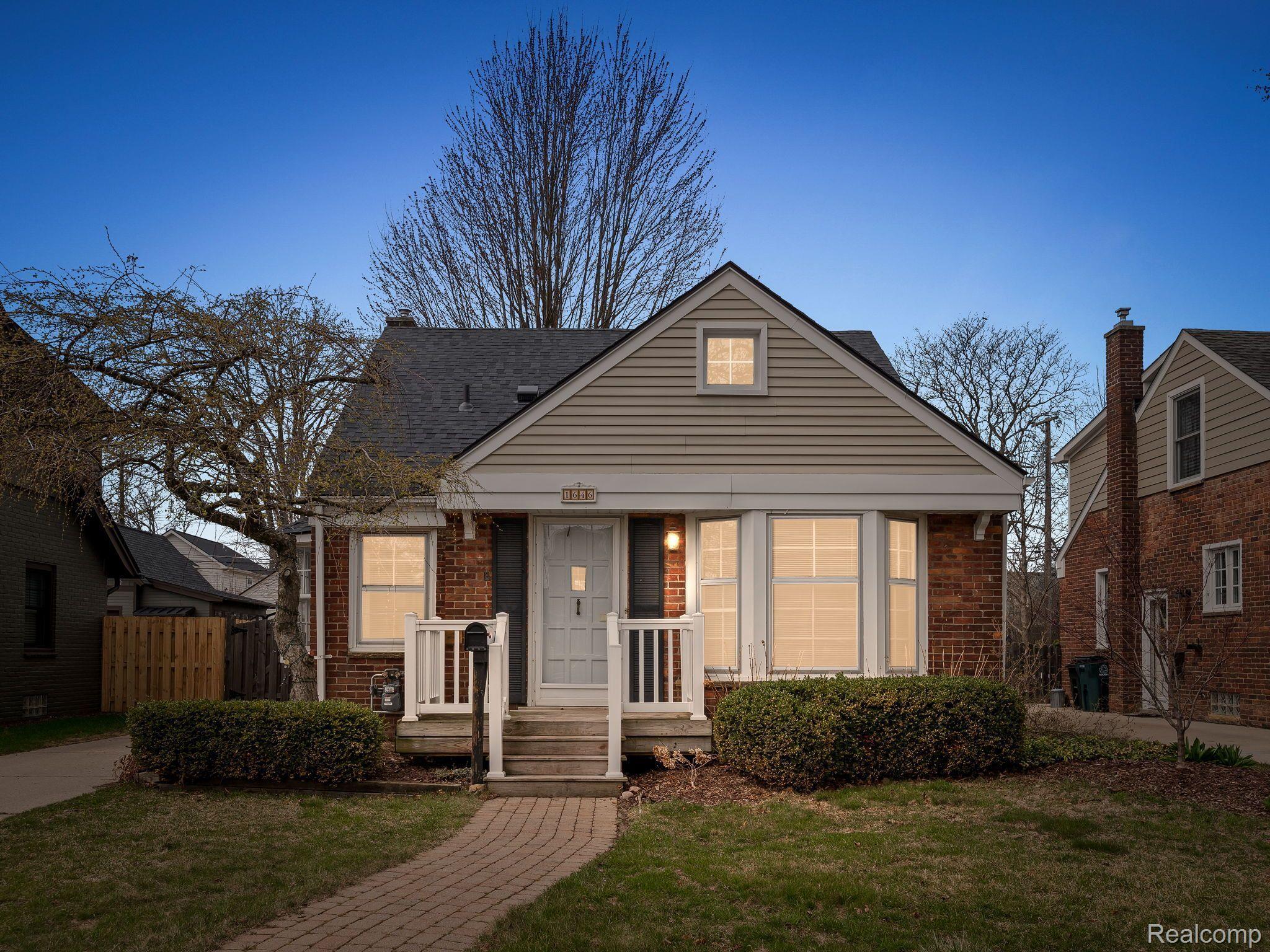 1646, BATES, Birmingham, Michigan, 48009
