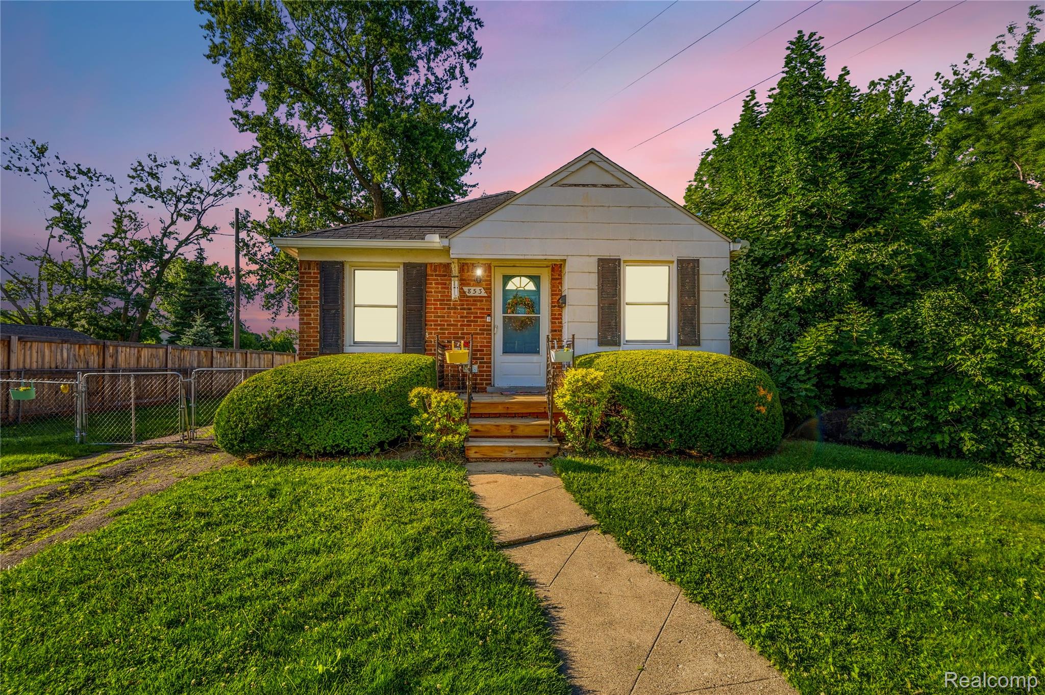 853, Wordsworth, Ferndale, Michigan, 48220