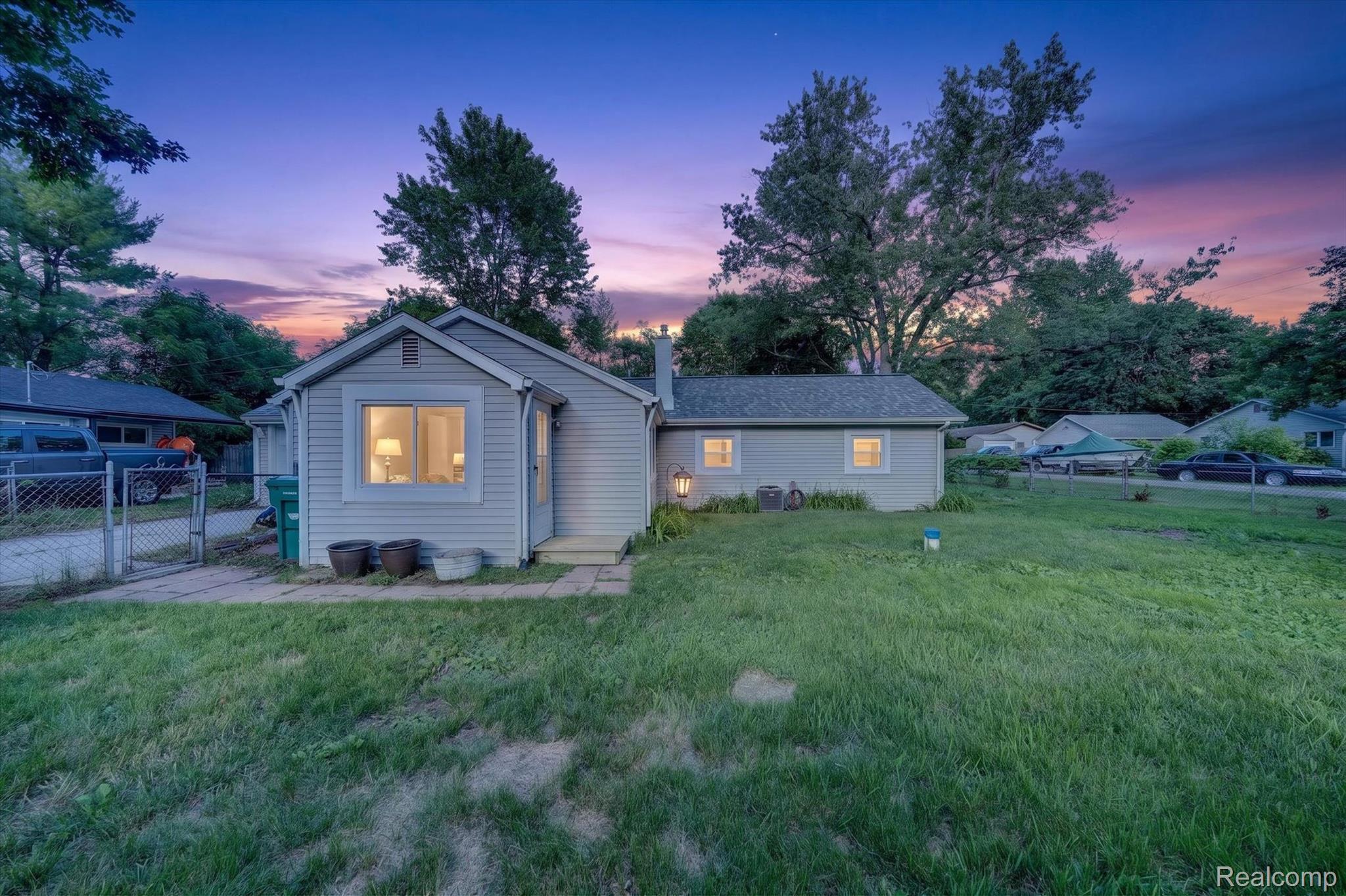 9110, Grove, Whitmore Lake, Michigan, 48189