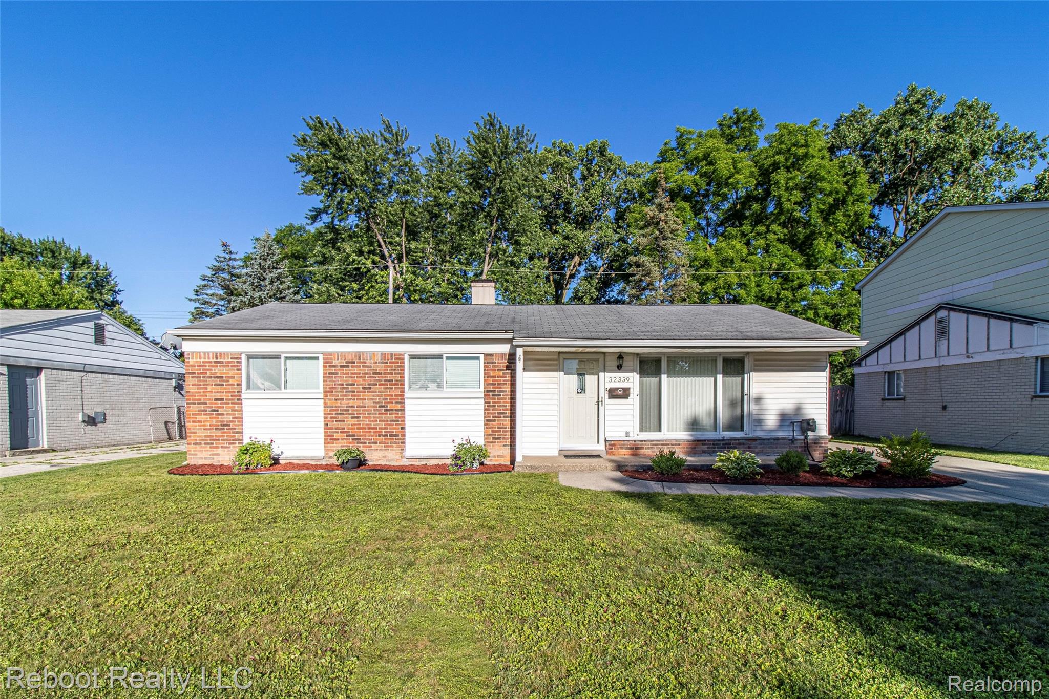 32339, Chalfonte, Warren, Michigan, 48092