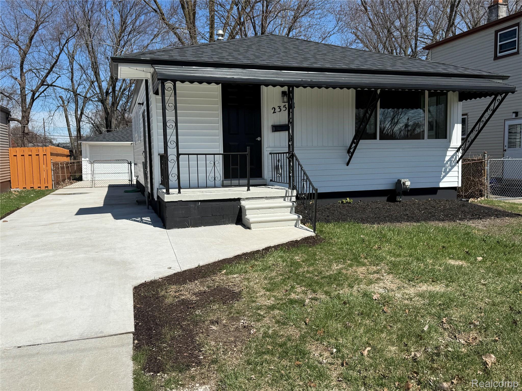 23541, Elmira, St. Clair Shores, Michigan, 48082