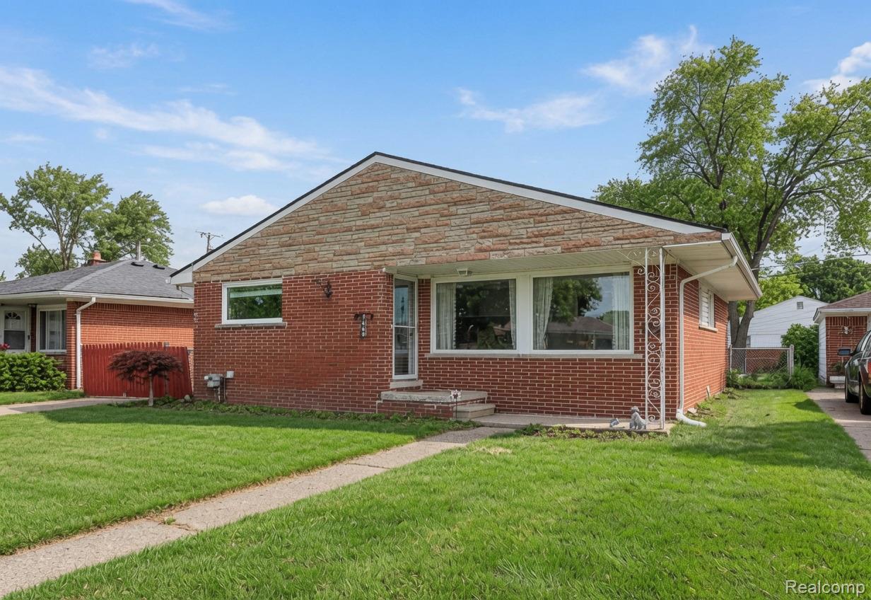 7660, Louise, Westland, Michigan, 48185