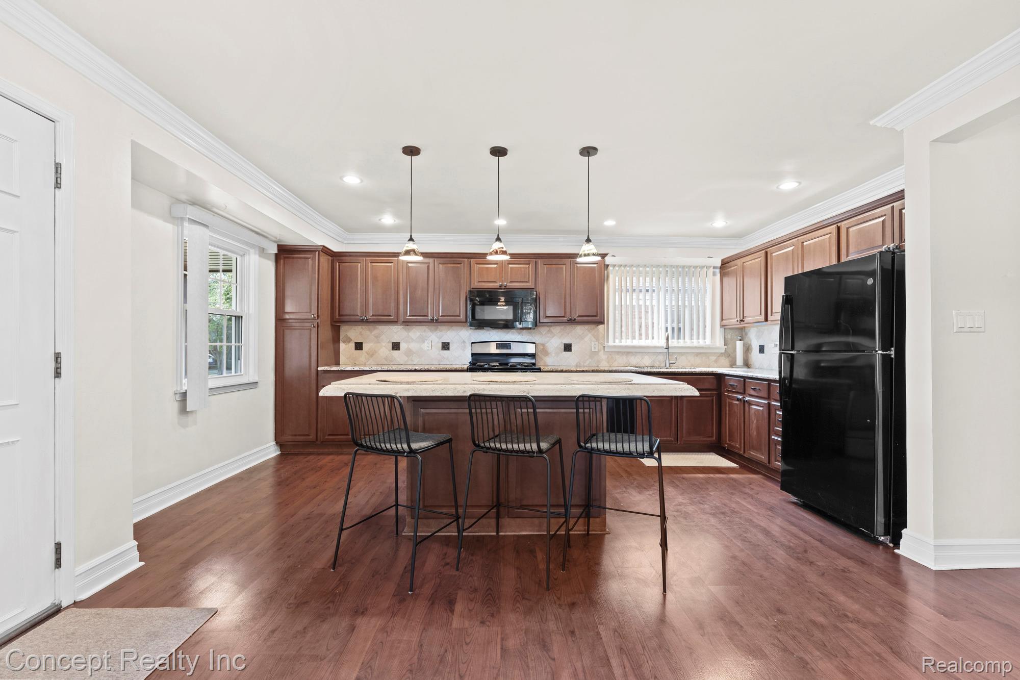 15651, Russell, Allen Park, Michigan, 48101
