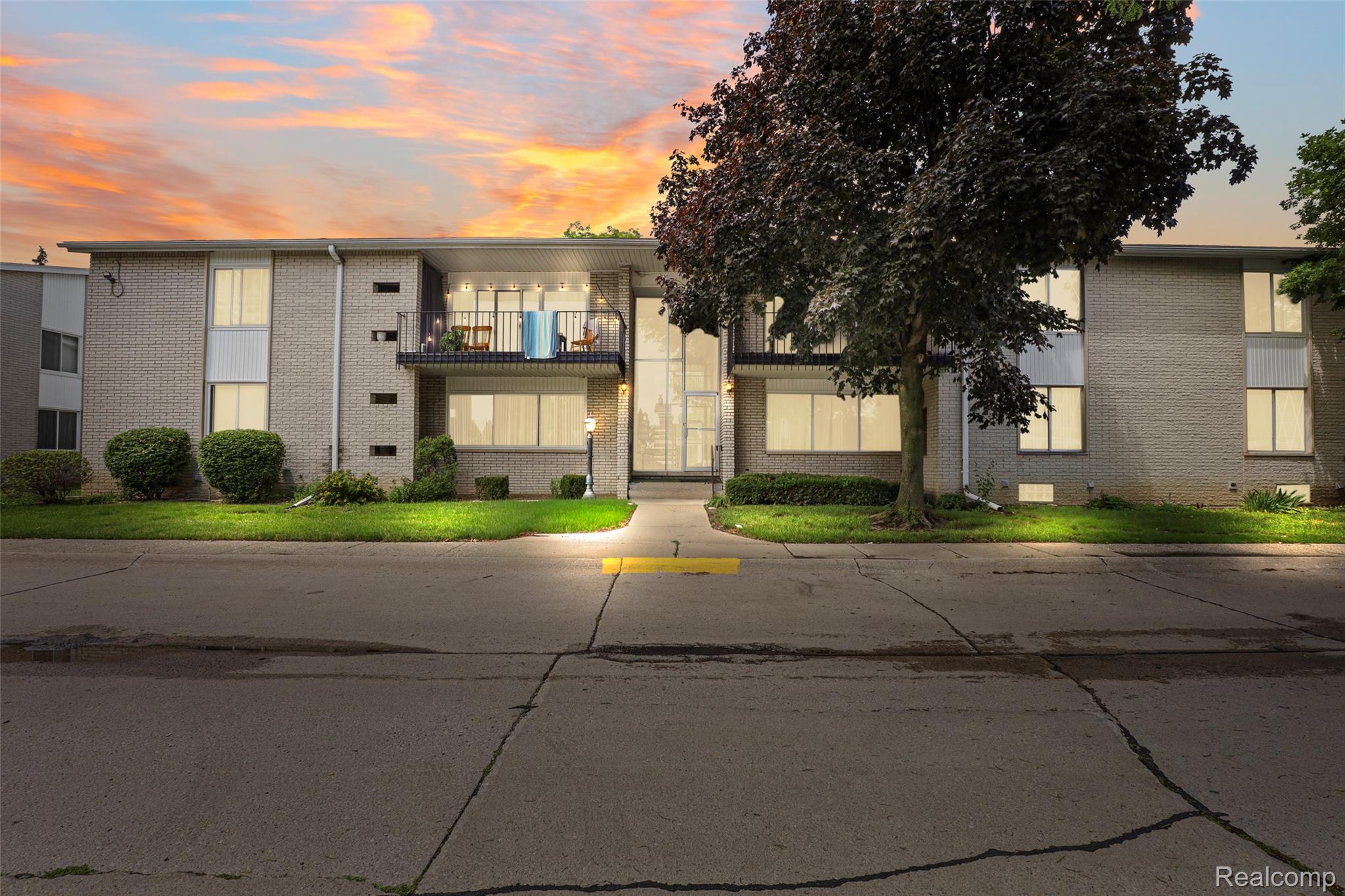 8577, Kennedy, #M7, Warren, Michigan, 48093