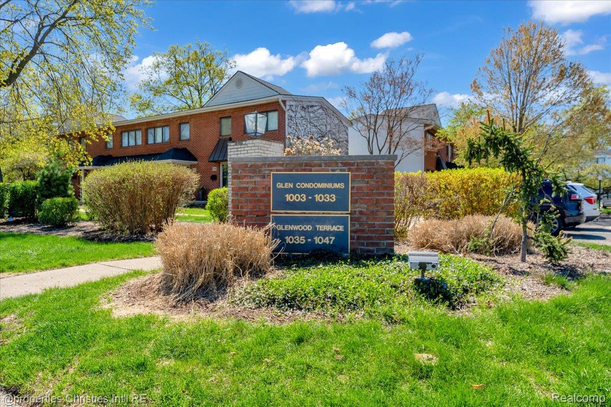 1035, Old Woodward, #5, Birmingham, Michigan, 48009