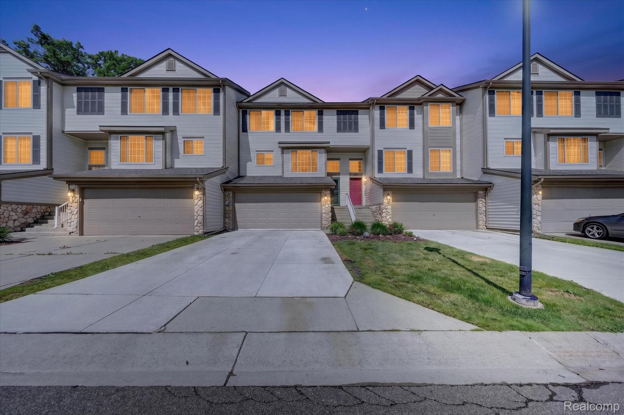 217, Oak Ridge, Pontiac, Michigan, 48341