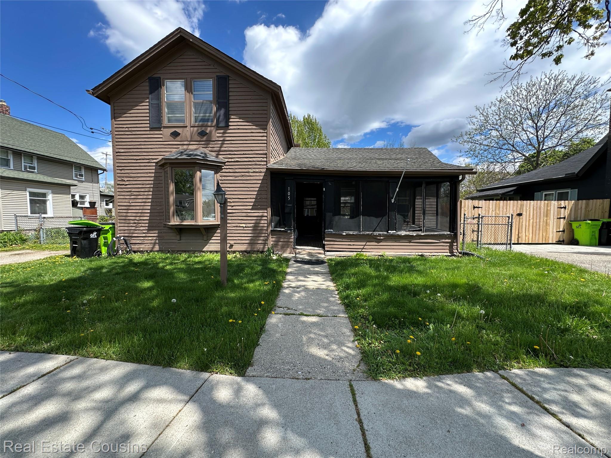 105, Pine, Fenton, Michigan, 48430