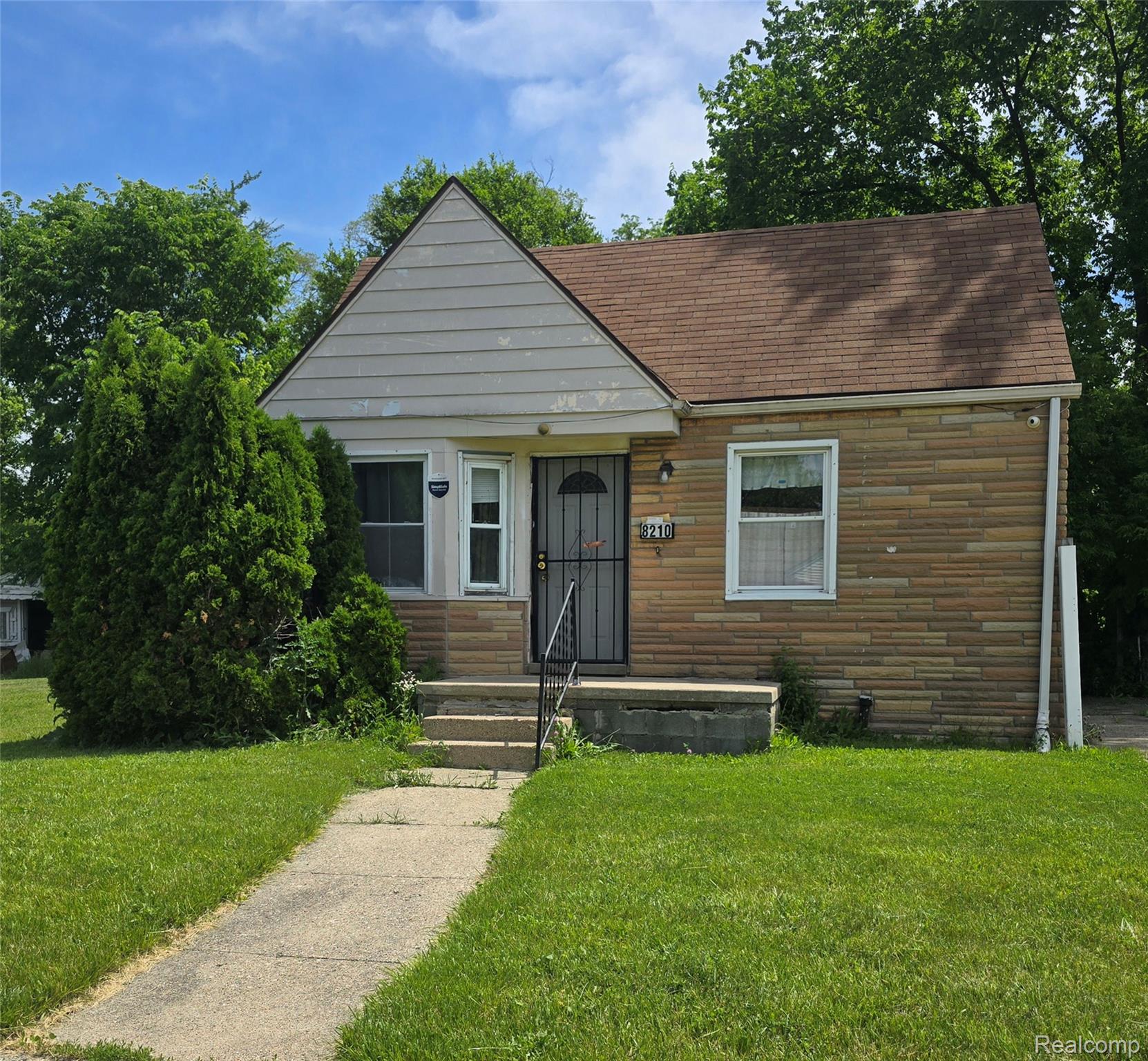 8210, Warwick, Detroit, Michigan, 48228