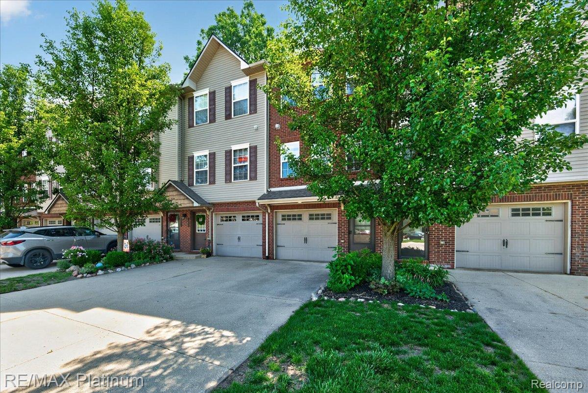 1602, Pinecroft Ln., Howell, Michigan, 48855
