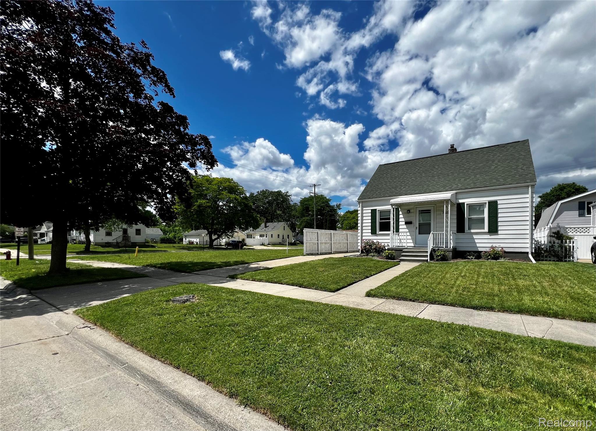 740, Shevlin, Hazel Park, Michigan, 48030
