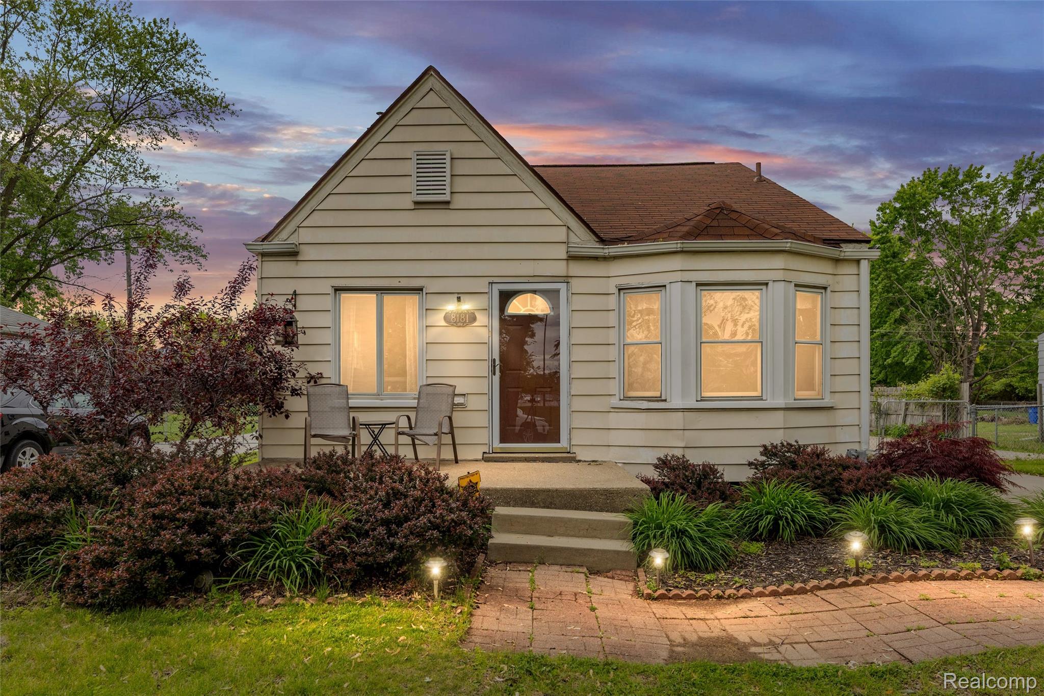 8181, Vermont, Warren, Michigan, 48093