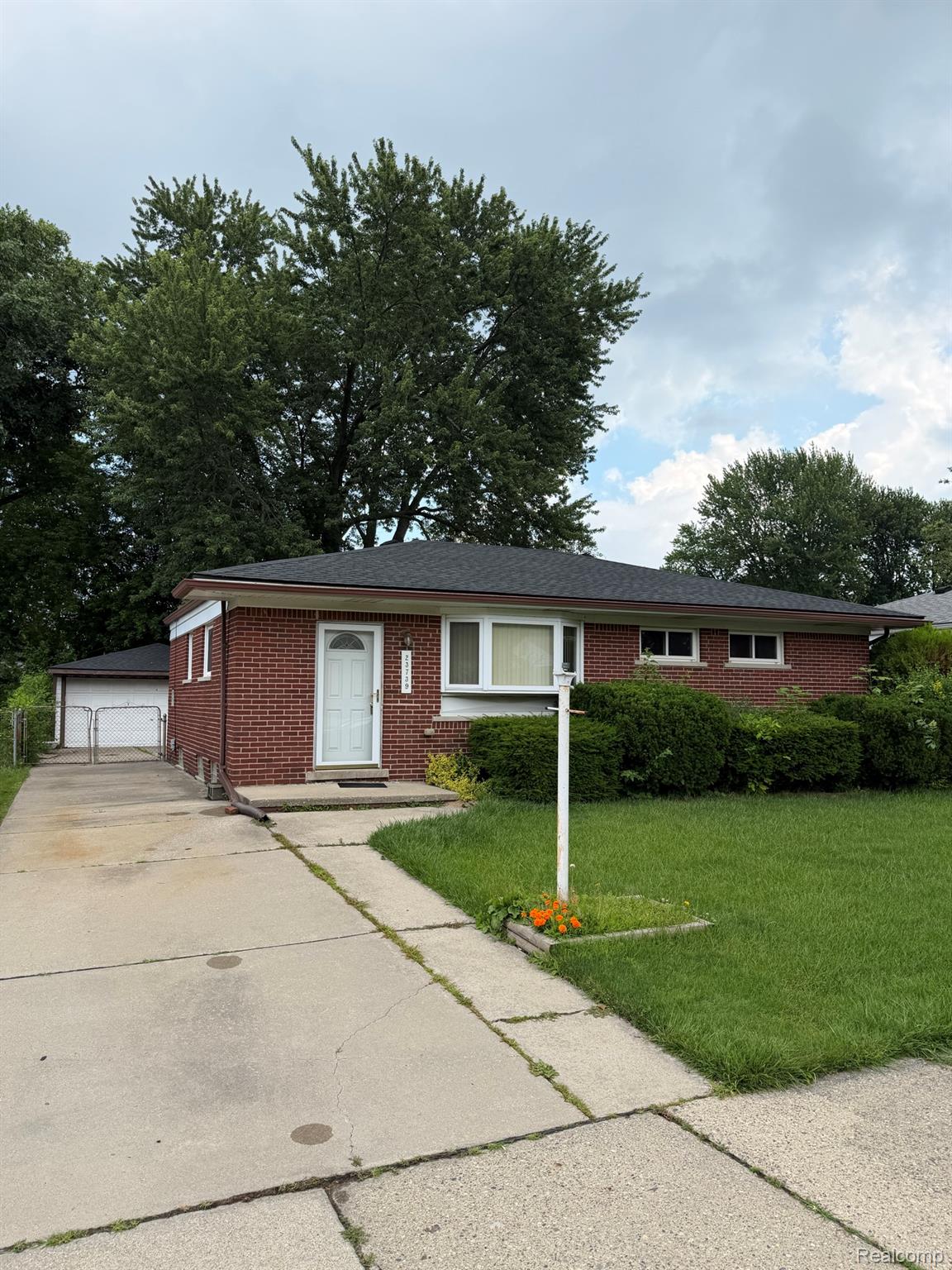 23739, Lakewood, St. Clair Shores, Michigan, 48082
