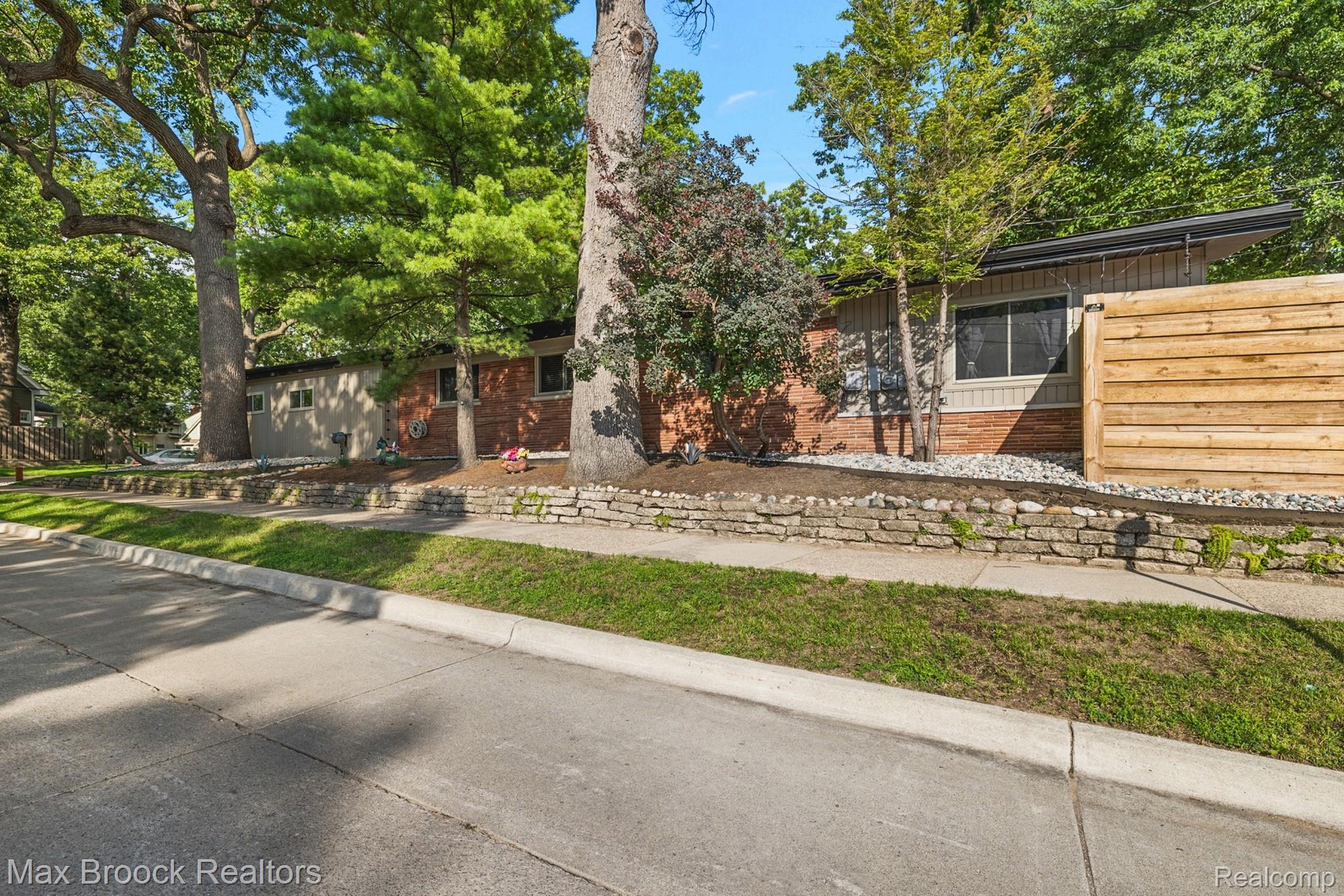 1411, Farnum, Royal Oak, Michigan, 48067