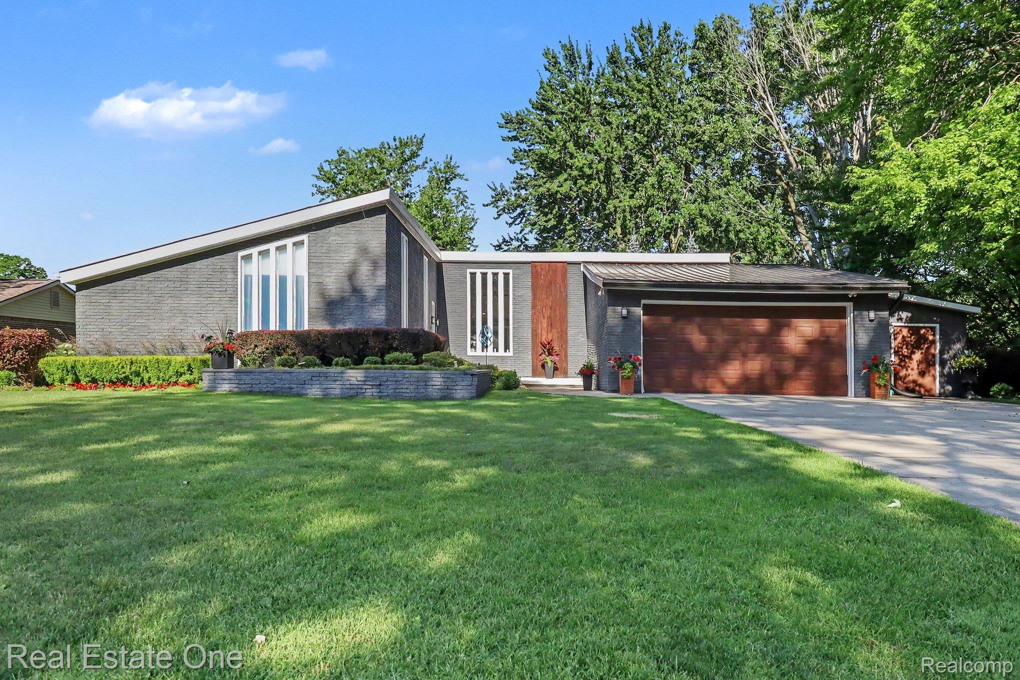 310, Pine Tree Rd, Lake Orion, Michigan, 48362