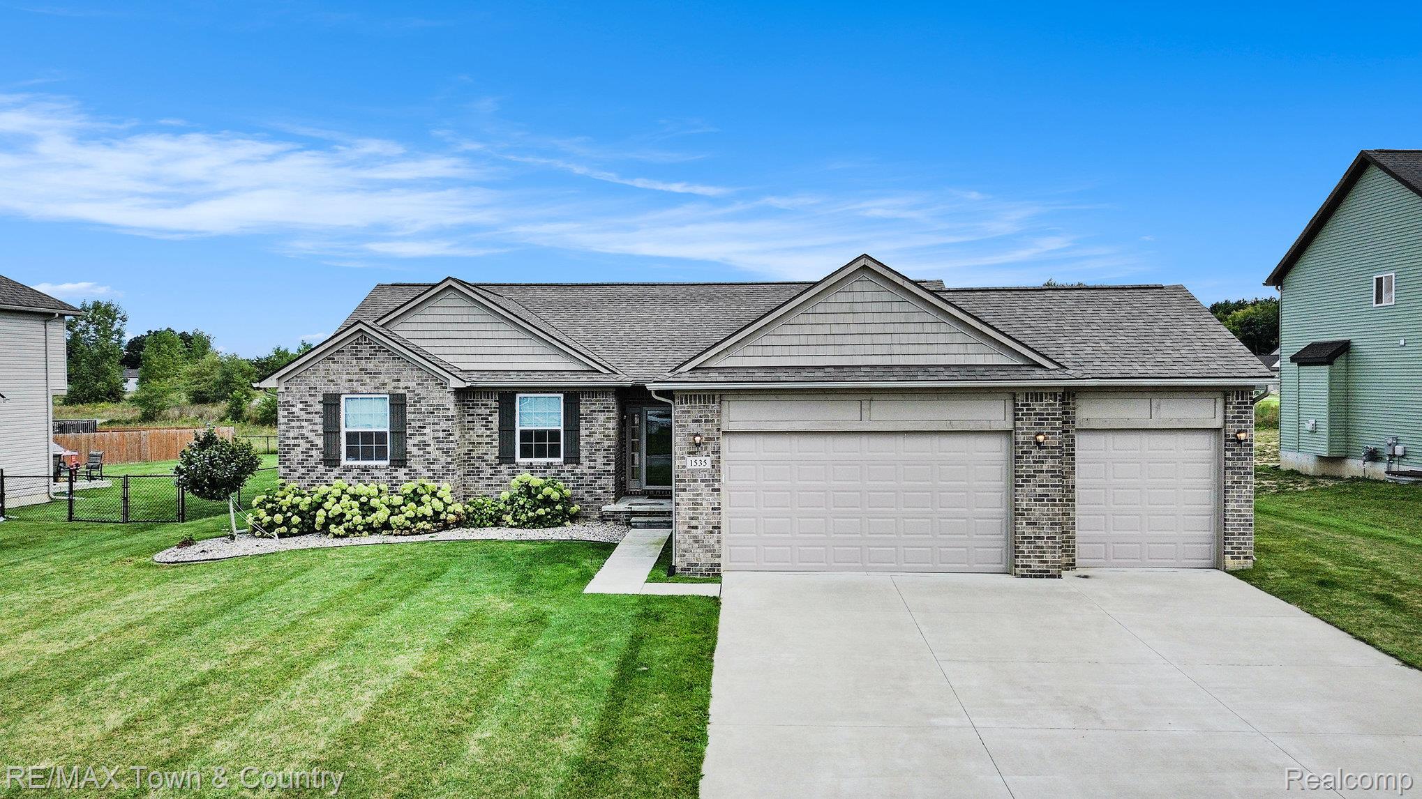 1535, Woodlake, Grand Blanc, Michigan, 48439