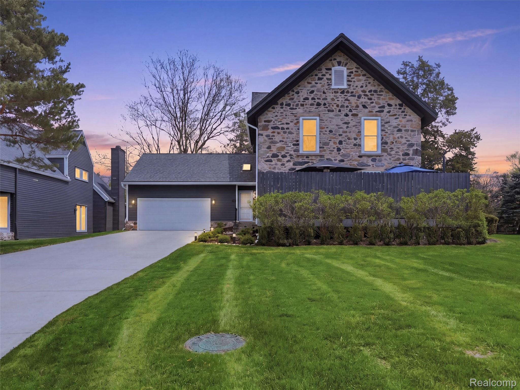 7475, Pinehurst, Bloomfield Hills, Michigan, 48301