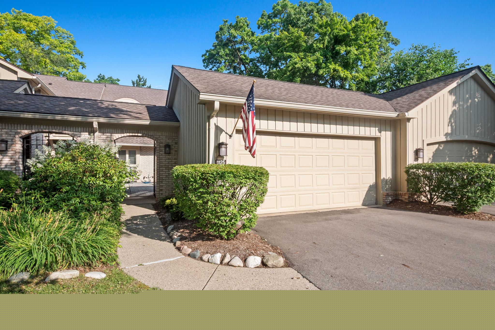 1125, Meadowglen, Bloomfield Hills, Michigan, 48304