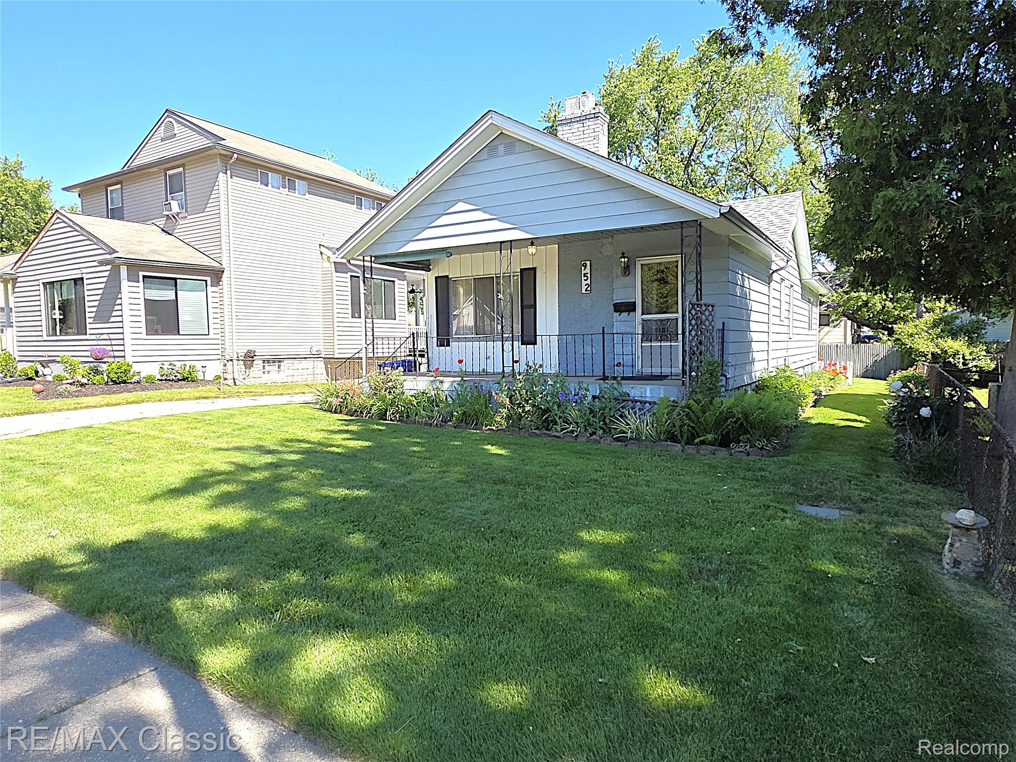 952, Lakeview, Waterford, Michigan, 48328