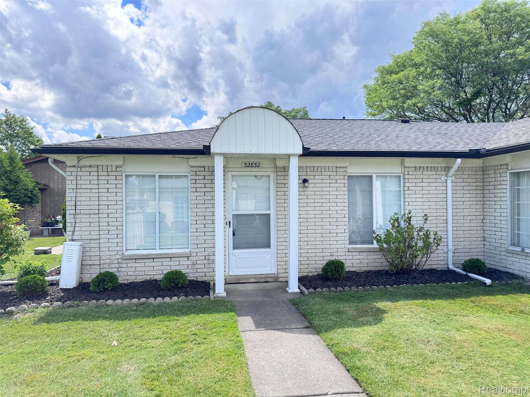 32832, Meadowbrook Lane, #18, Warren, Michigan, 48093