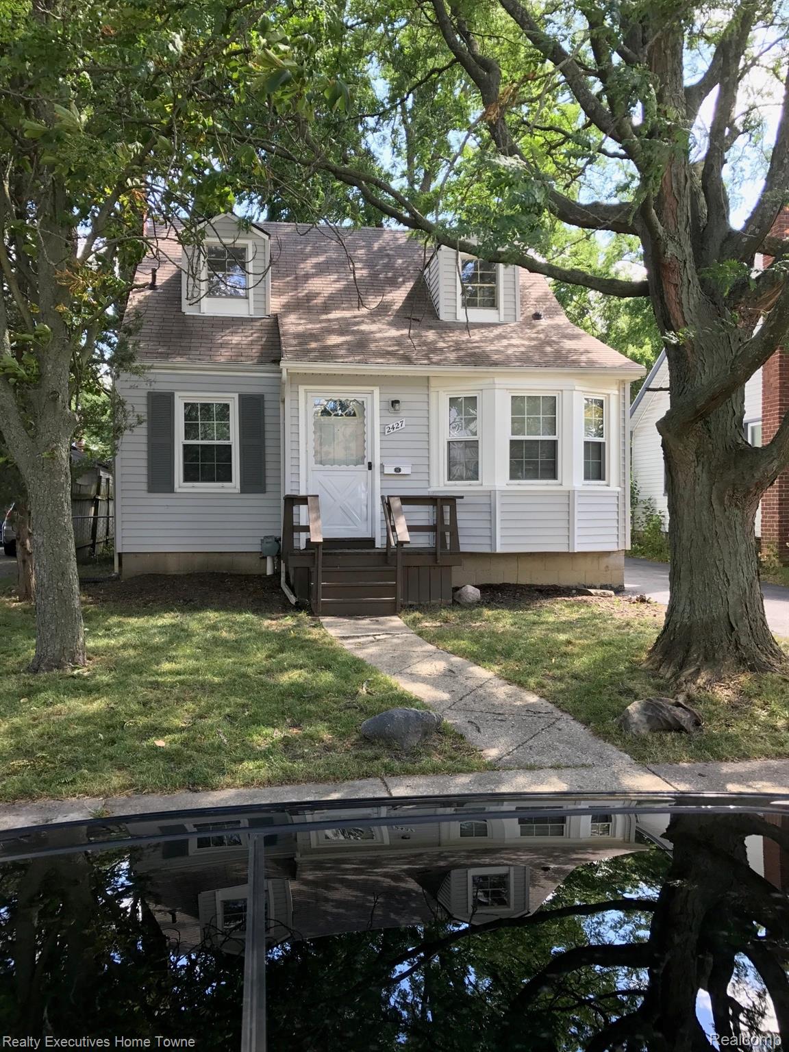 2427, Cambridge, Berkley, Michigan, 48072