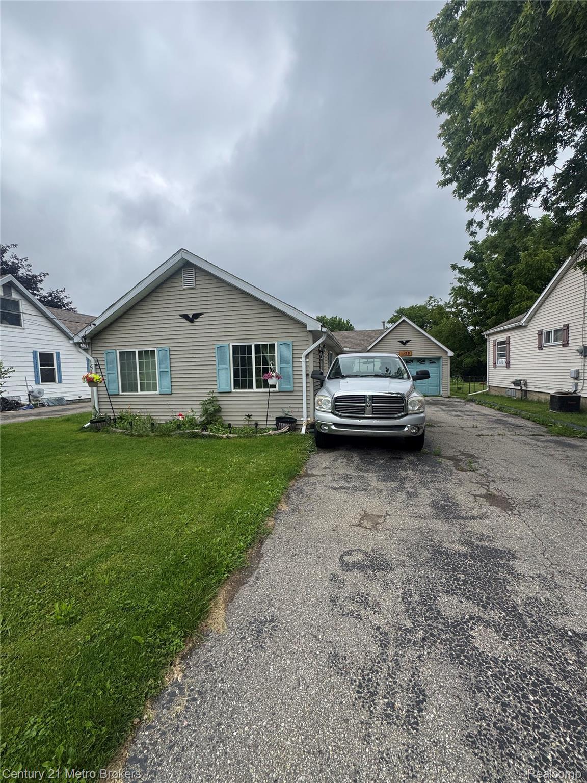 1128, Parkwood, Flint, Michigan, 48507