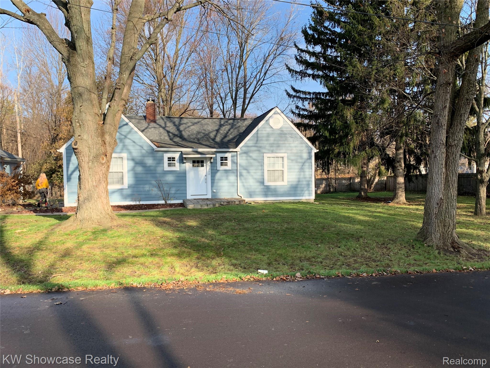 2050, Wycliffe, West Bloomfield, Michigan, 48323