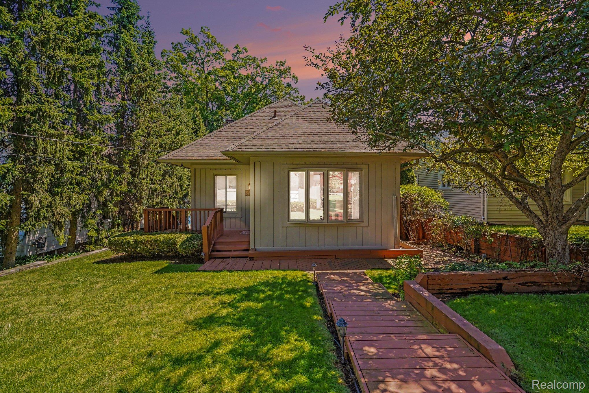 1792, Lockwood, Highland, Michigan, 48356
