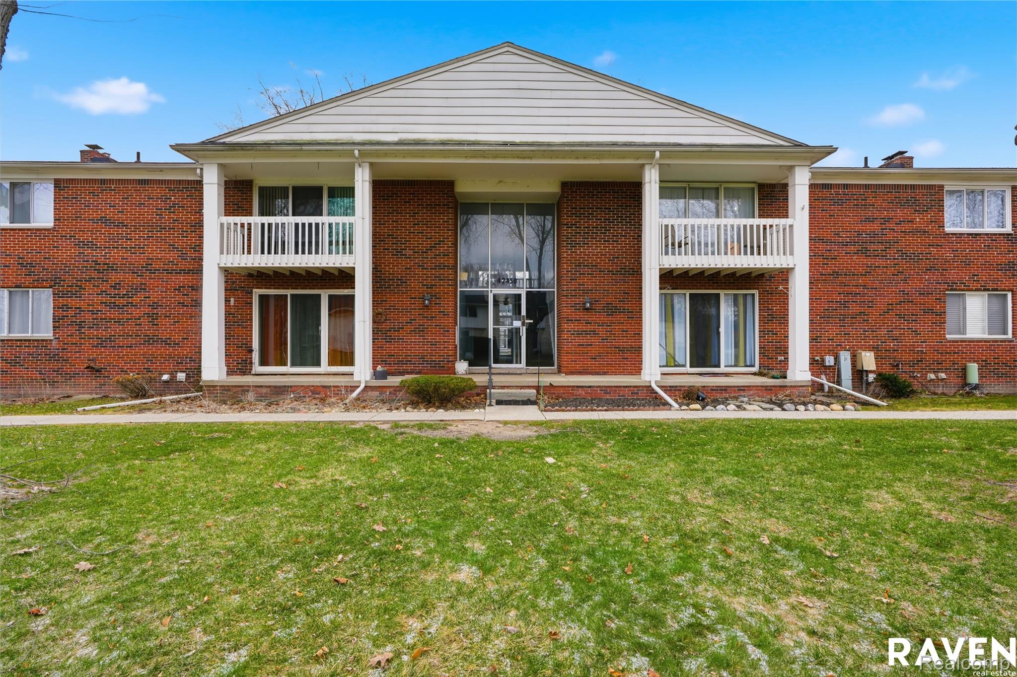 42450, Sheldon, #212, Clinton Township, Michigan, 48038