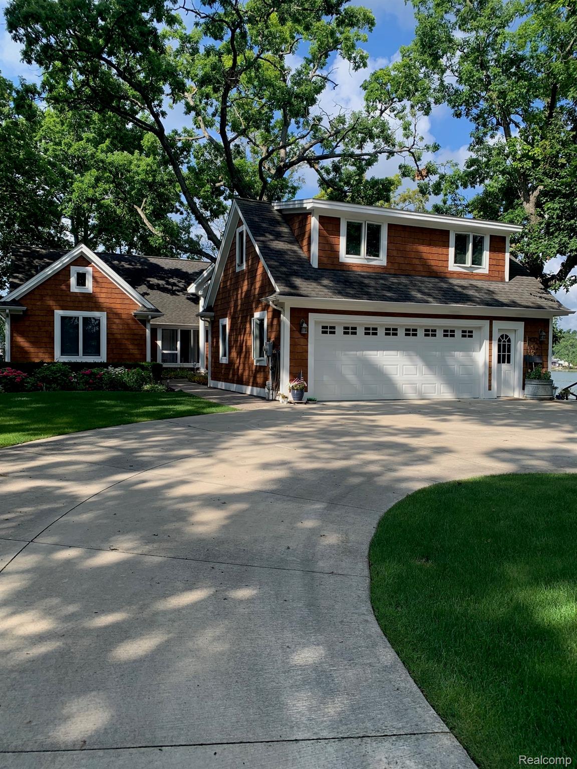 3895, Dorothy — Walk-out Apartment, Waterford, Michigan, 48329