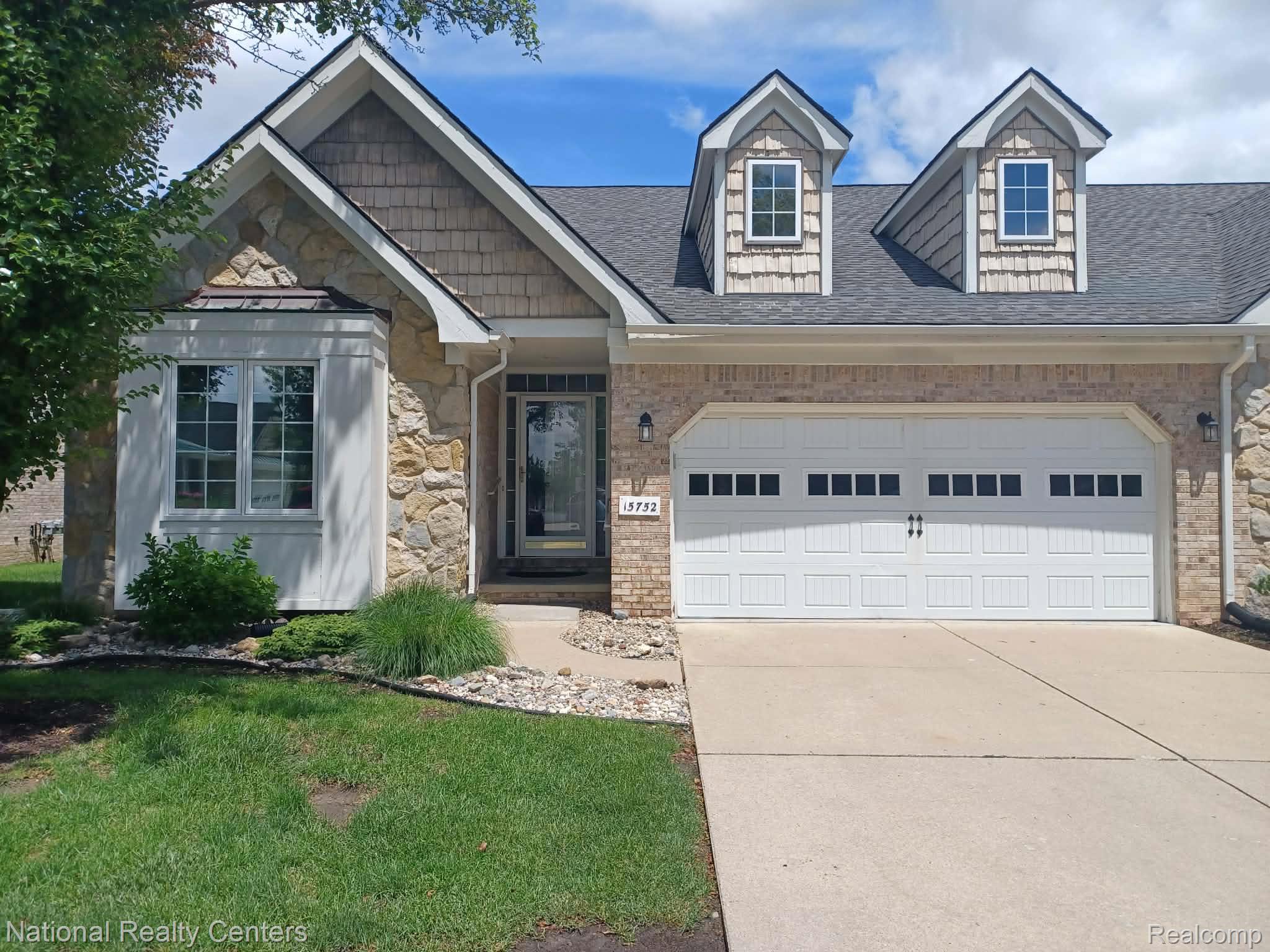 15752, Hunters Grove, Livonia, Michigan, 48154