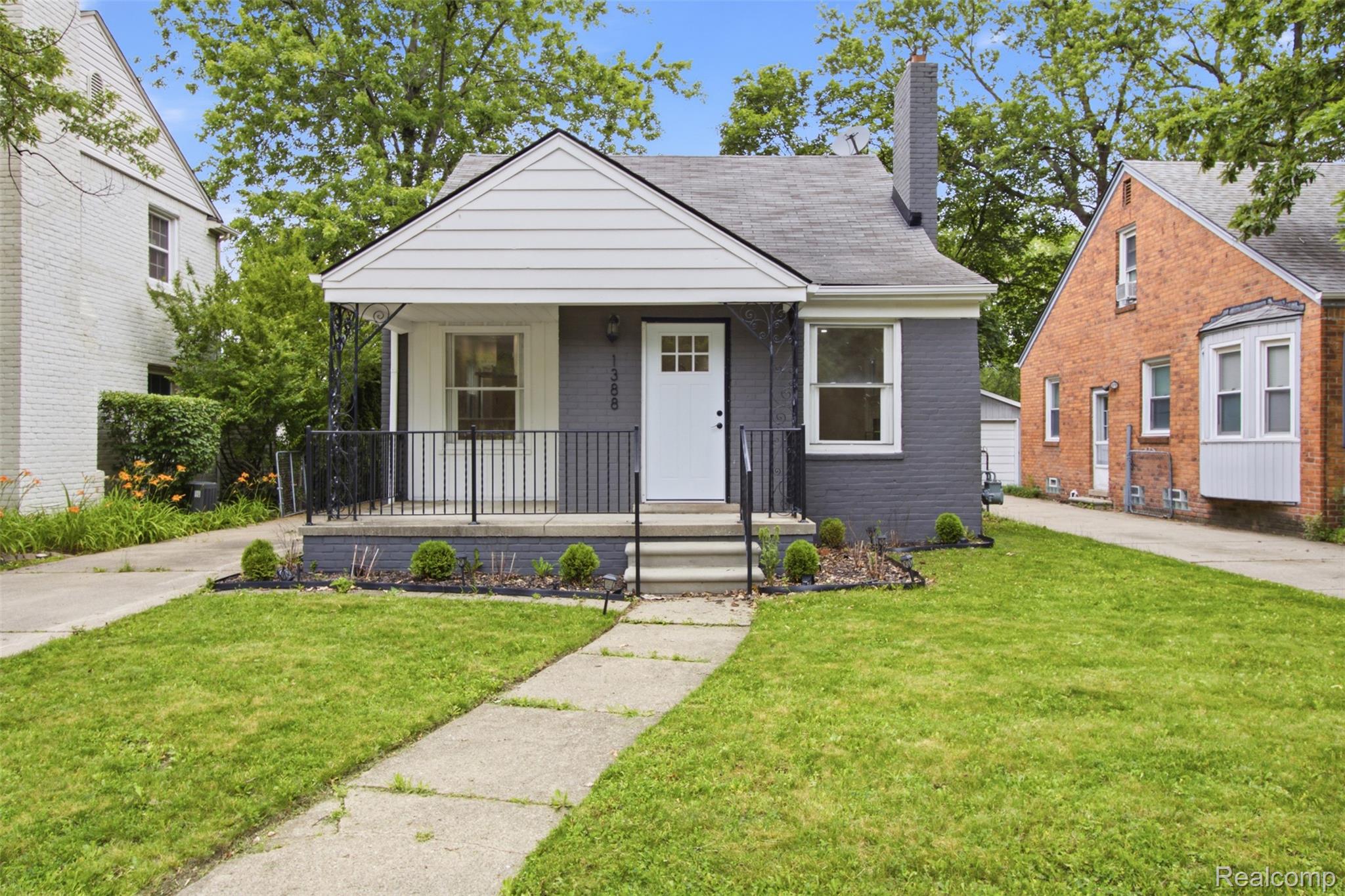 1388, Vernier, Grosse Pointe, Michigan, 48236