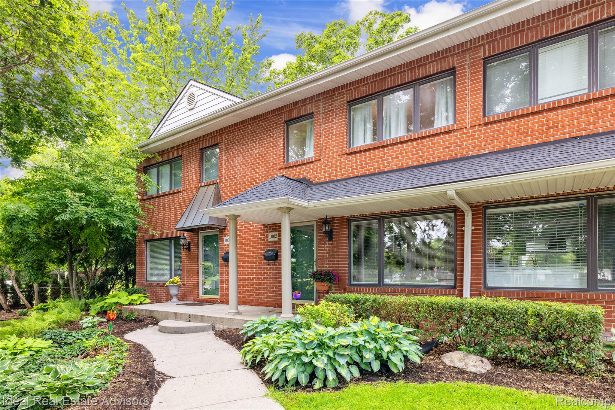 1005, Old Woodward, Birmingham, Michigan, 48009