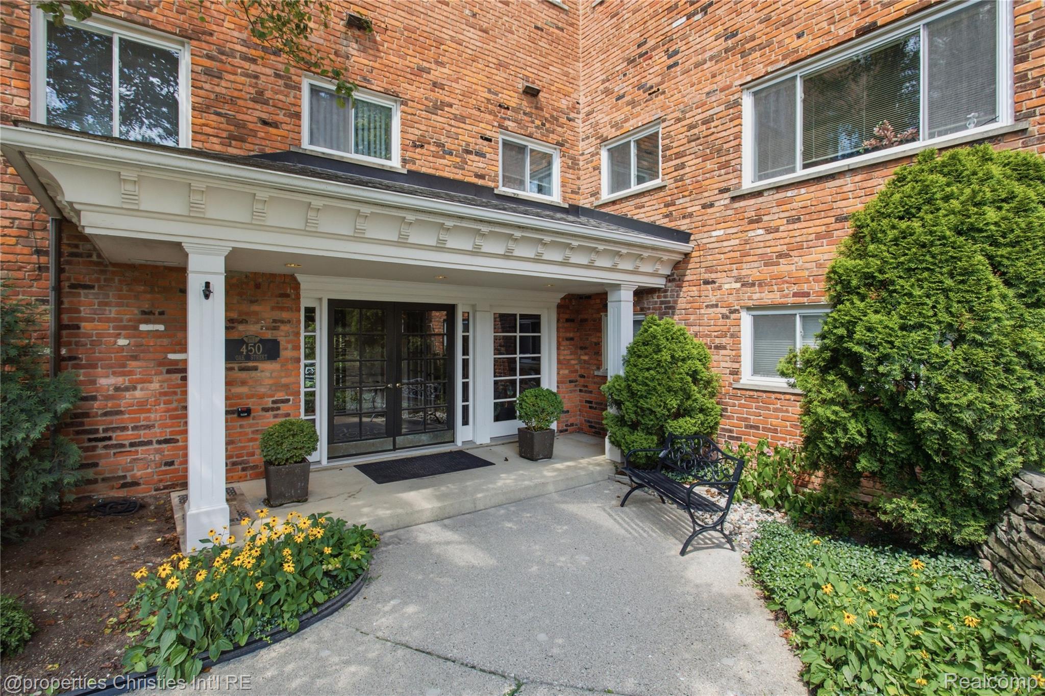 450, Oak, #203, Birmingham, Michigan, 48009