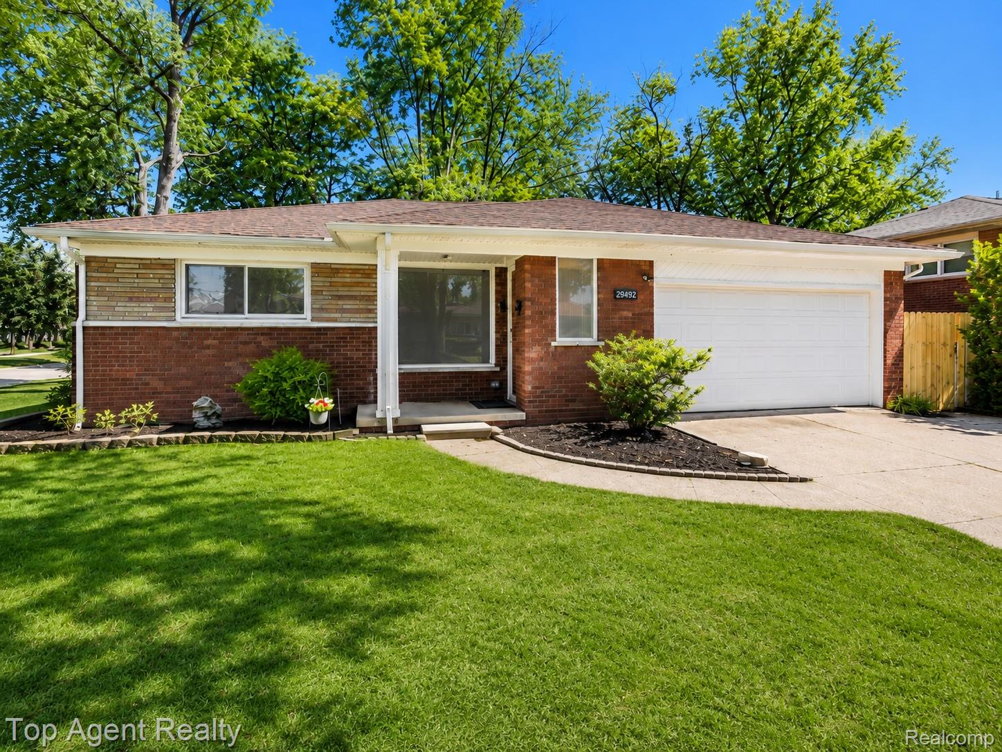 29492, Geraldine, Warren, Michigan, 48093