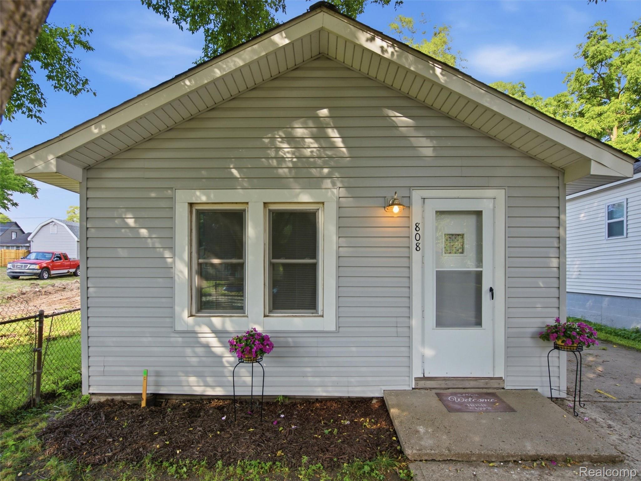 808, Corwin, Pontiac, Michigan, 48340