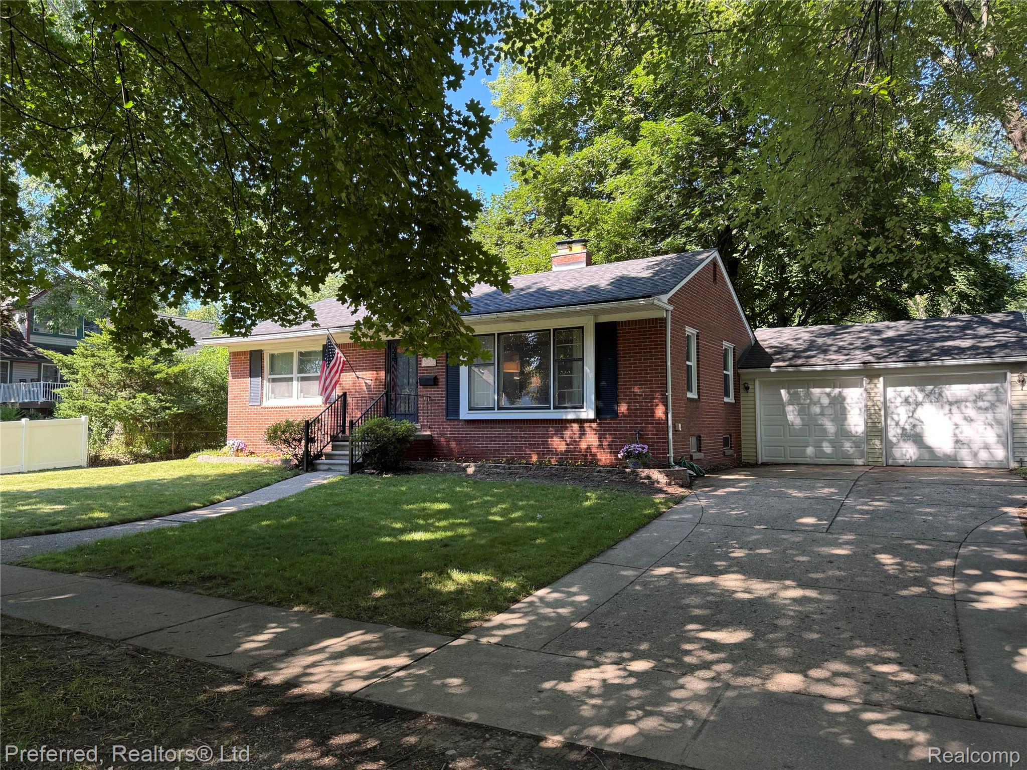 15625, Surrey, Livonia, Michigan, 48154