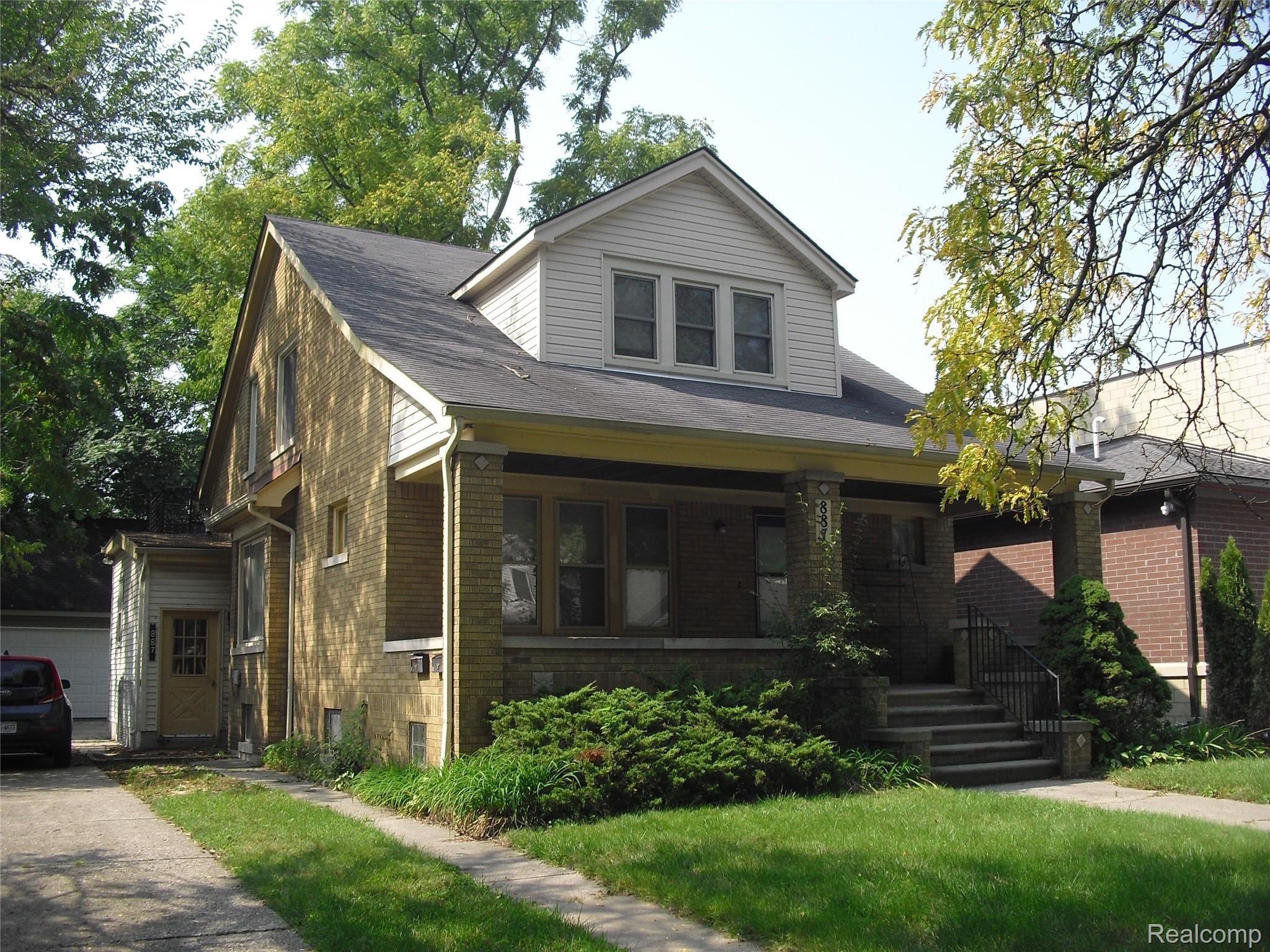 887, SAINT CLAIR  LOWER, Grosse Pointe, Michigan, 48230