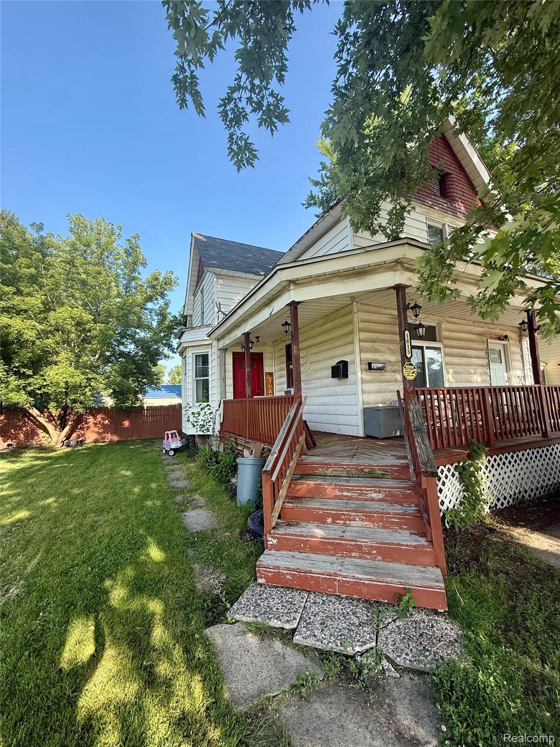 1813, 10th, Port Huron, Michigan, 48060