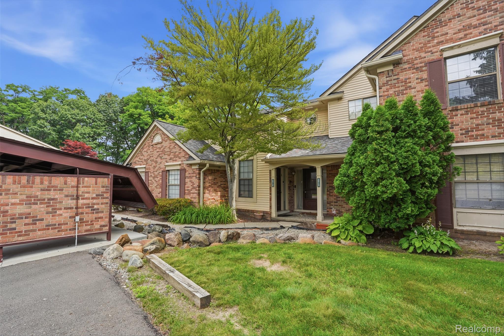 29726, Pine Ridge, Farmington Hills, Michigan, 48331