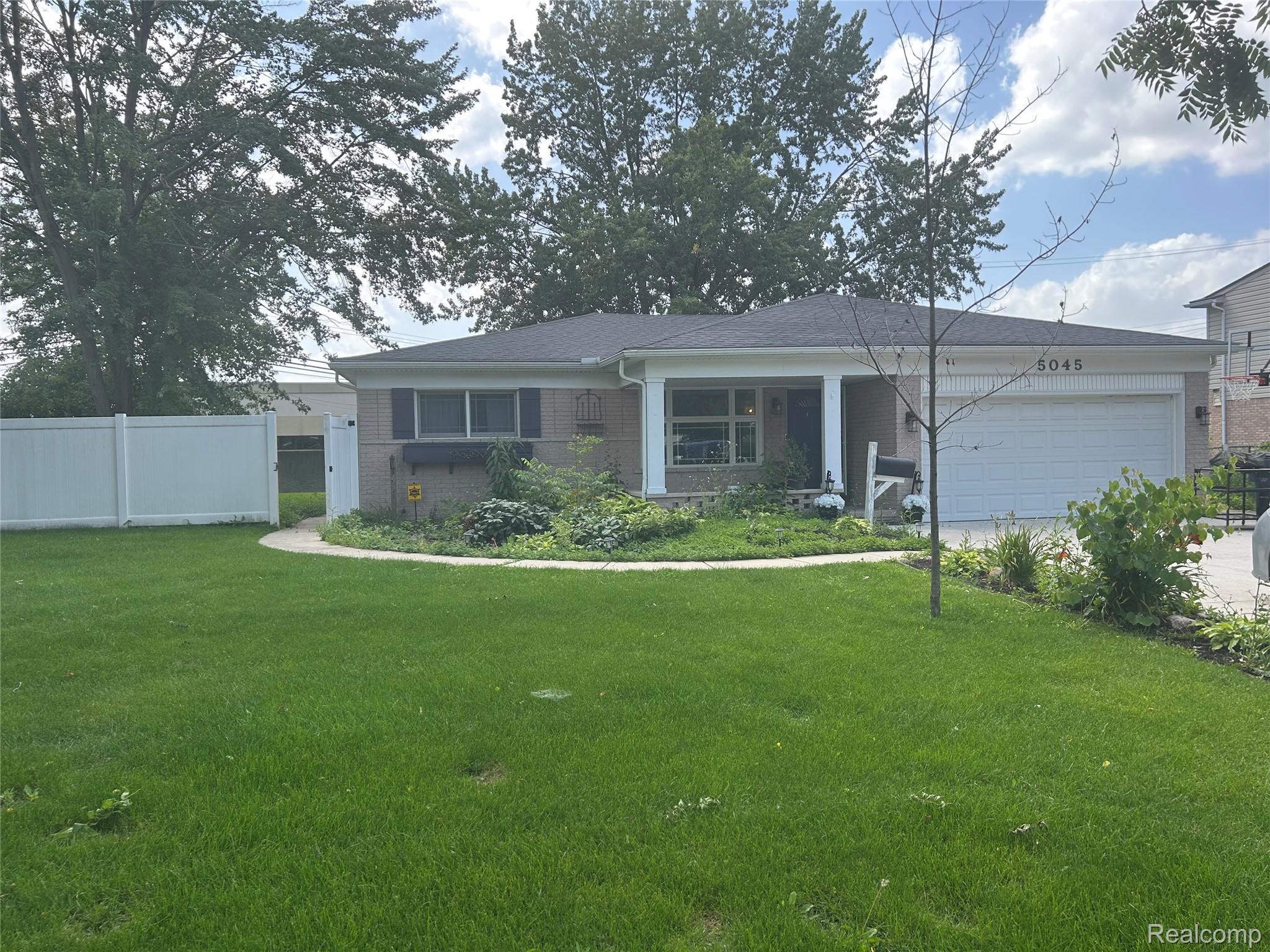 5045, Abington, Troy, Michigan, 48085