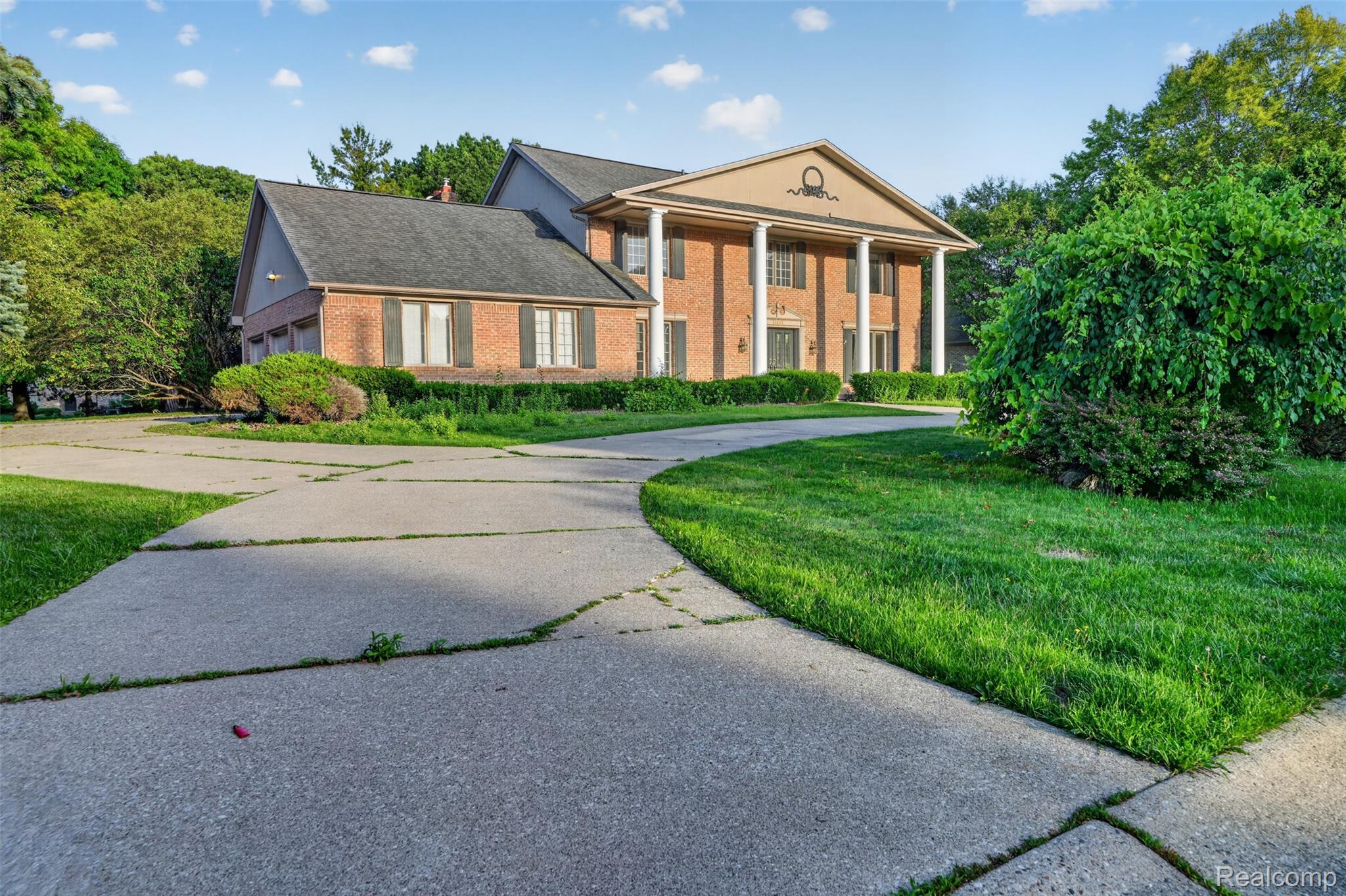 11549, Kings Coach, Grand Blanc, Michigan, 48439