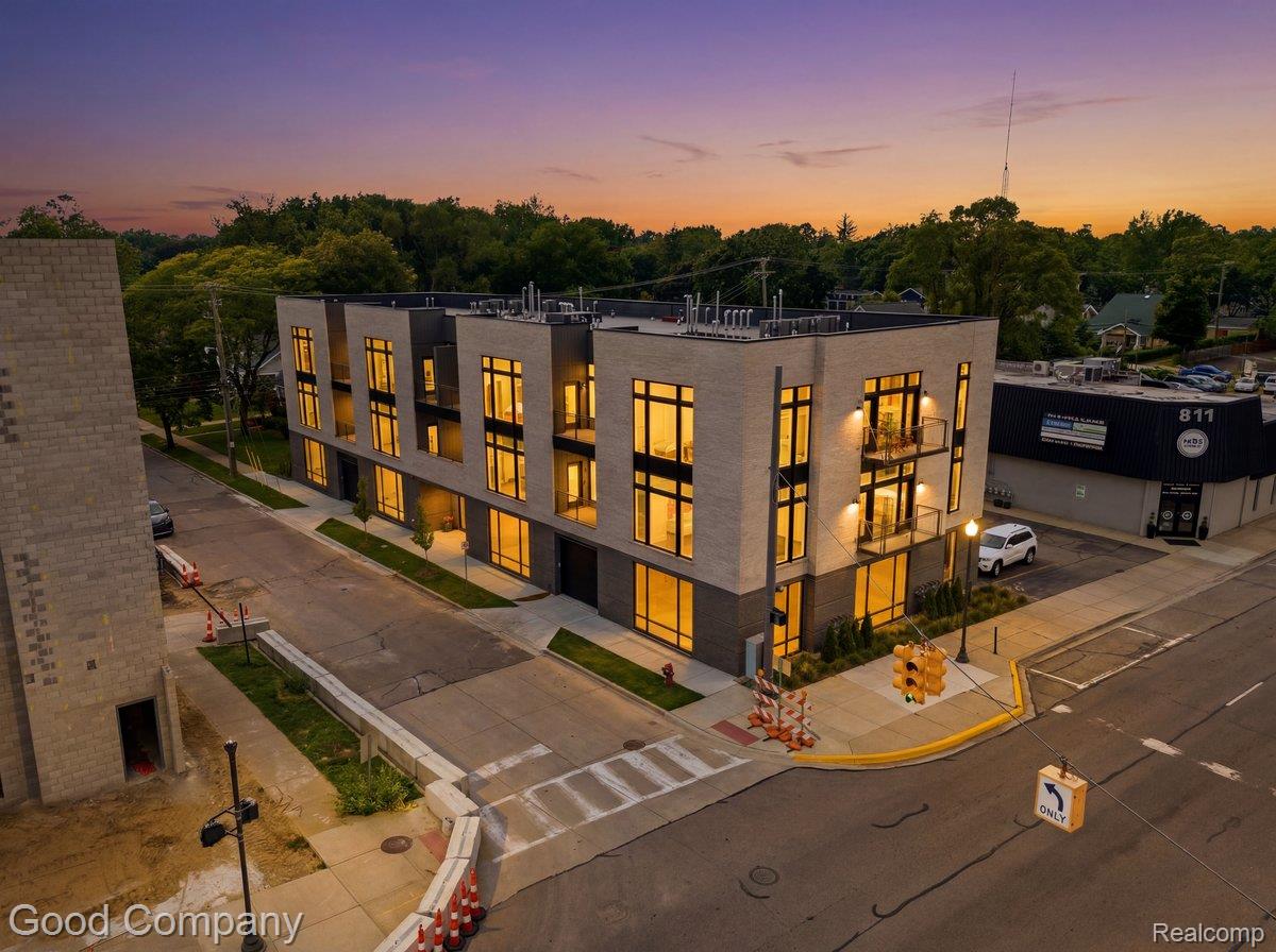 110, Austin, #204, Royal Oak, Michigan, 48067