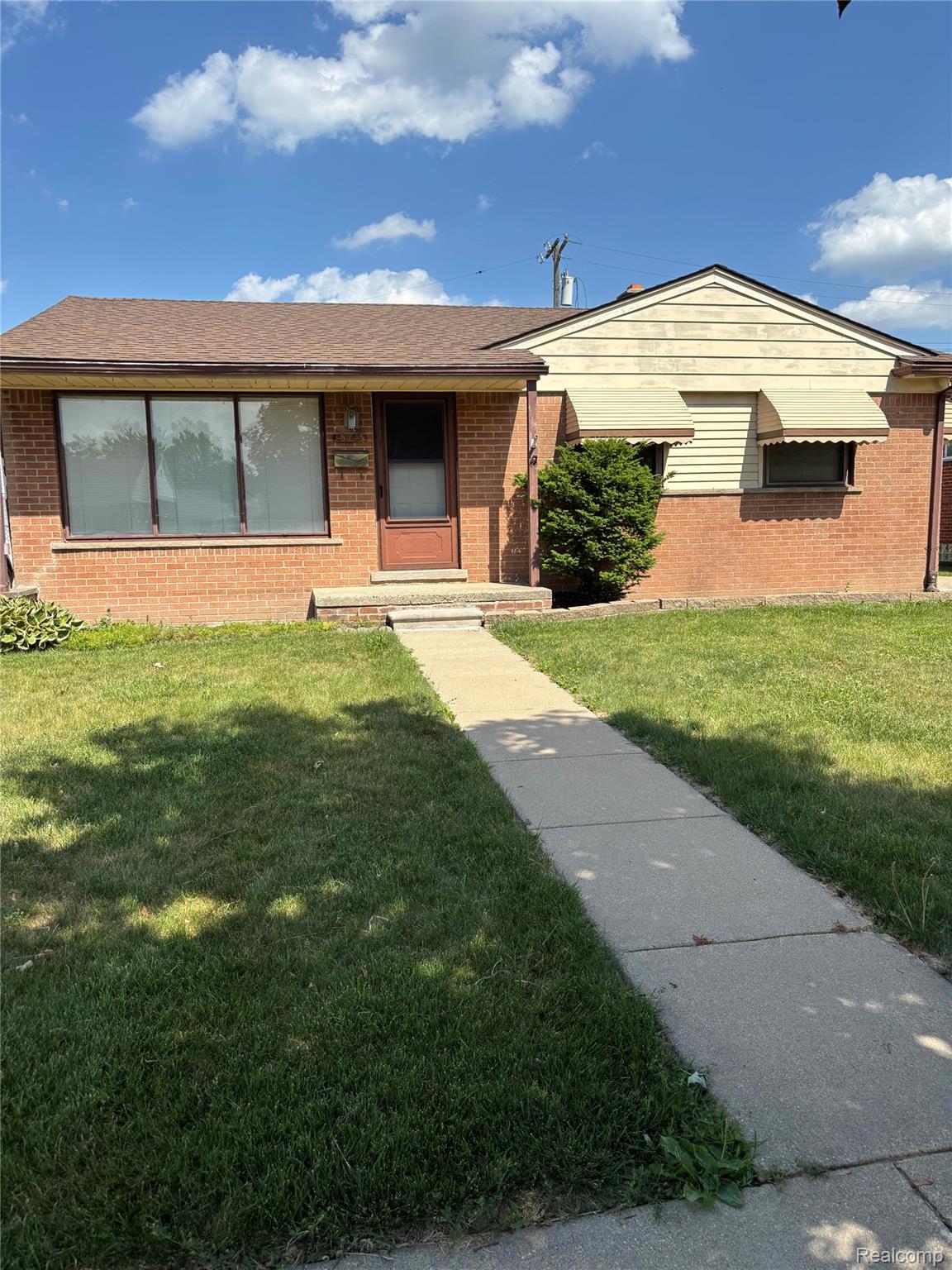 15745, Mulberry, Southgate, Michigan, 48195