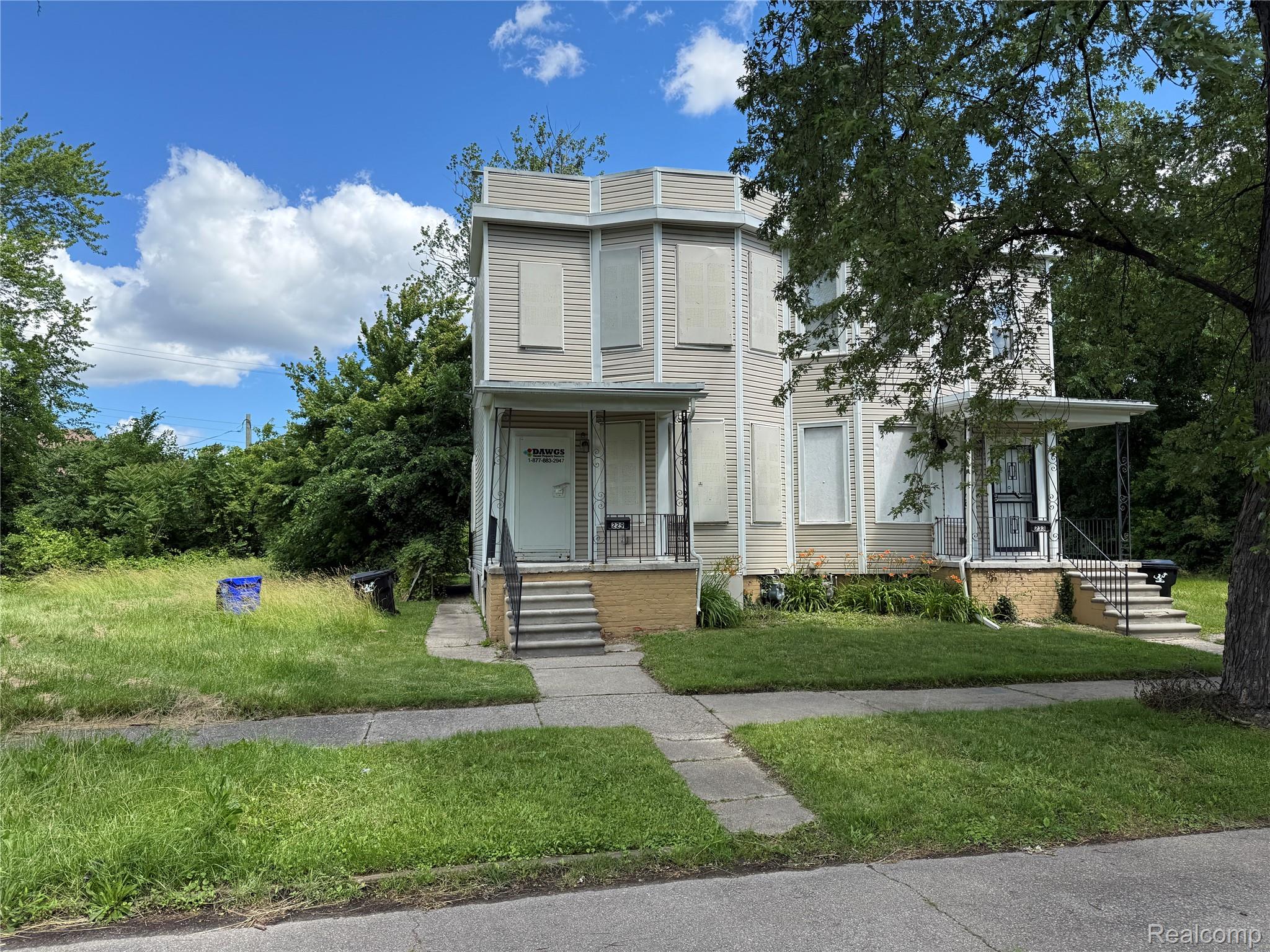 229, Leicester, Detroit, Michigan, 48202