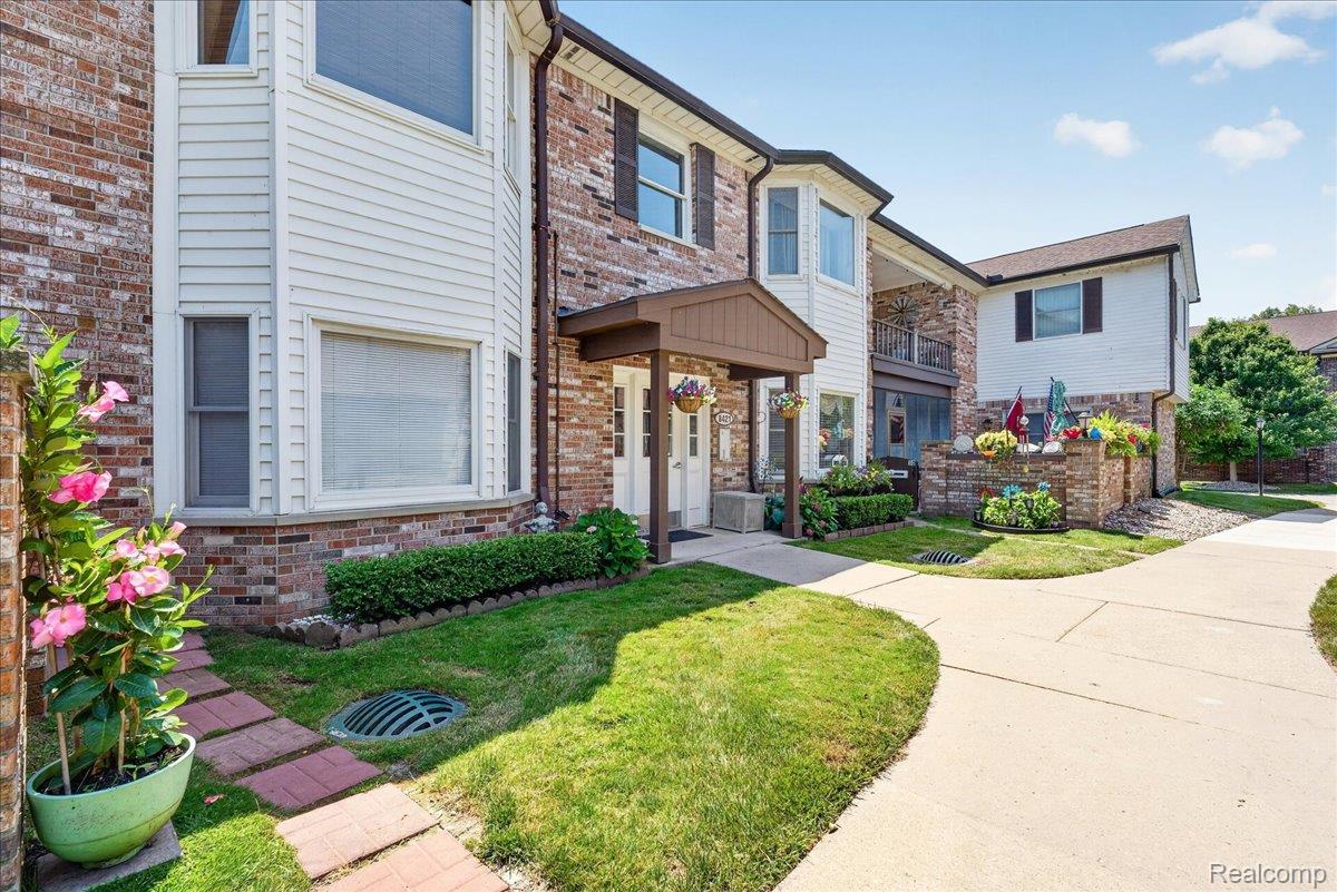 8421, Mathias, #11, Grosse Ile, Michigan, 48138