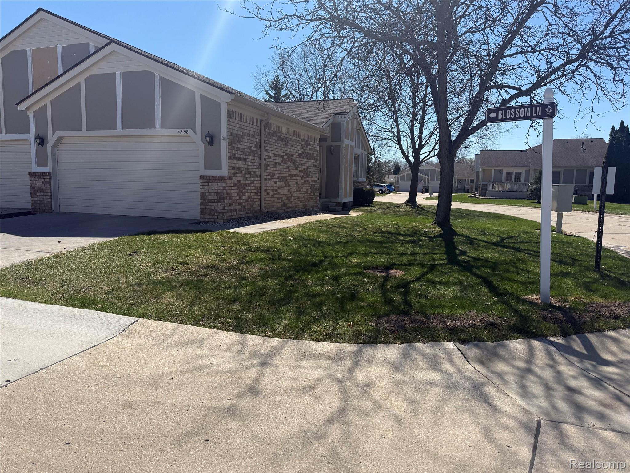 42158, Blossom, Clinton Township, Michigan, 48038