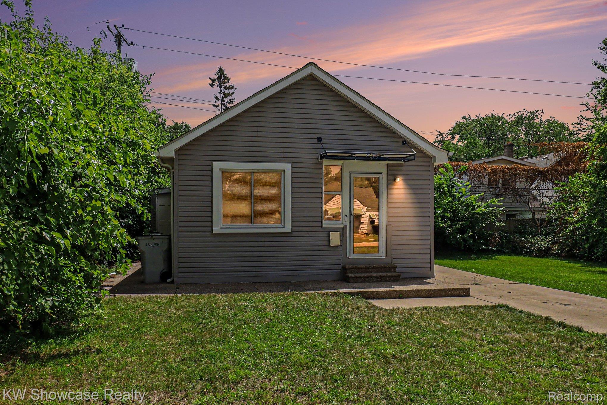 435, Sonoma, Hazel Park, Michigan, 48030
